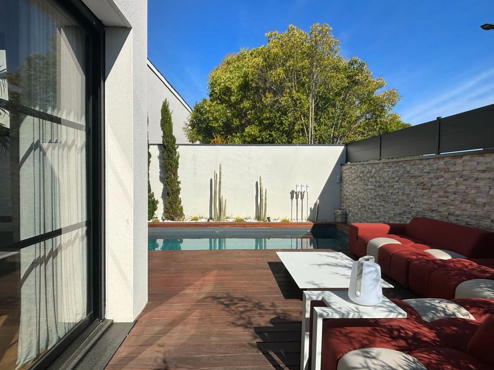 Espace Maison au design contemporain et lignes épurées - 1