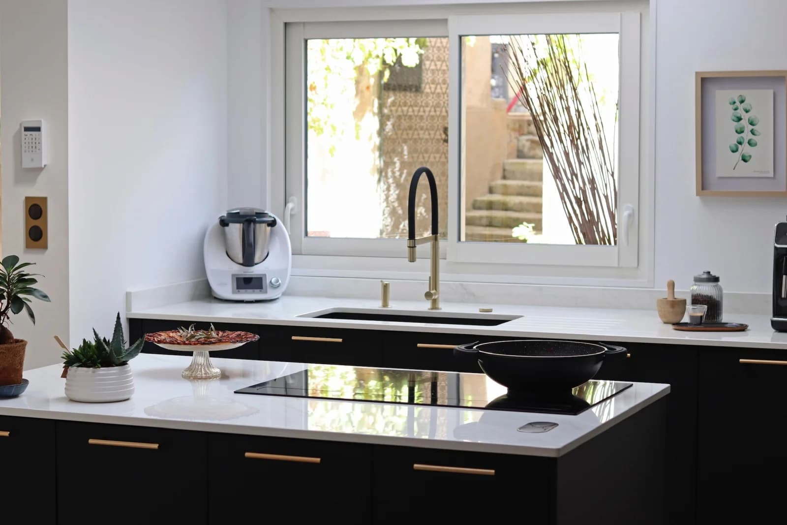 Cuisine dans Demeure citadine calme, agrémentée d'une cour et jardin - 1