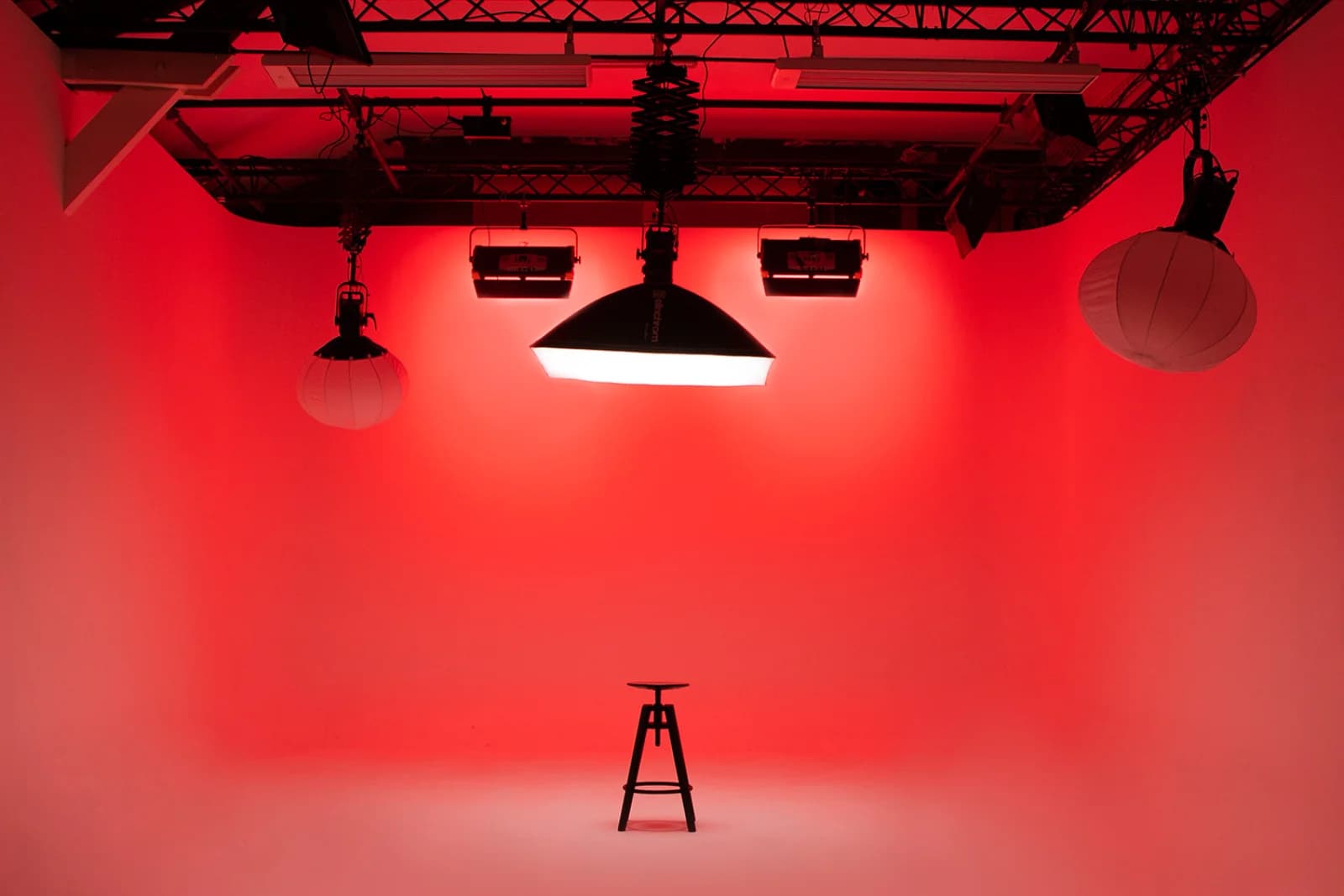 Espace Studio de production photo et vidéo de 200m2 tout équipé à Asnières - 1