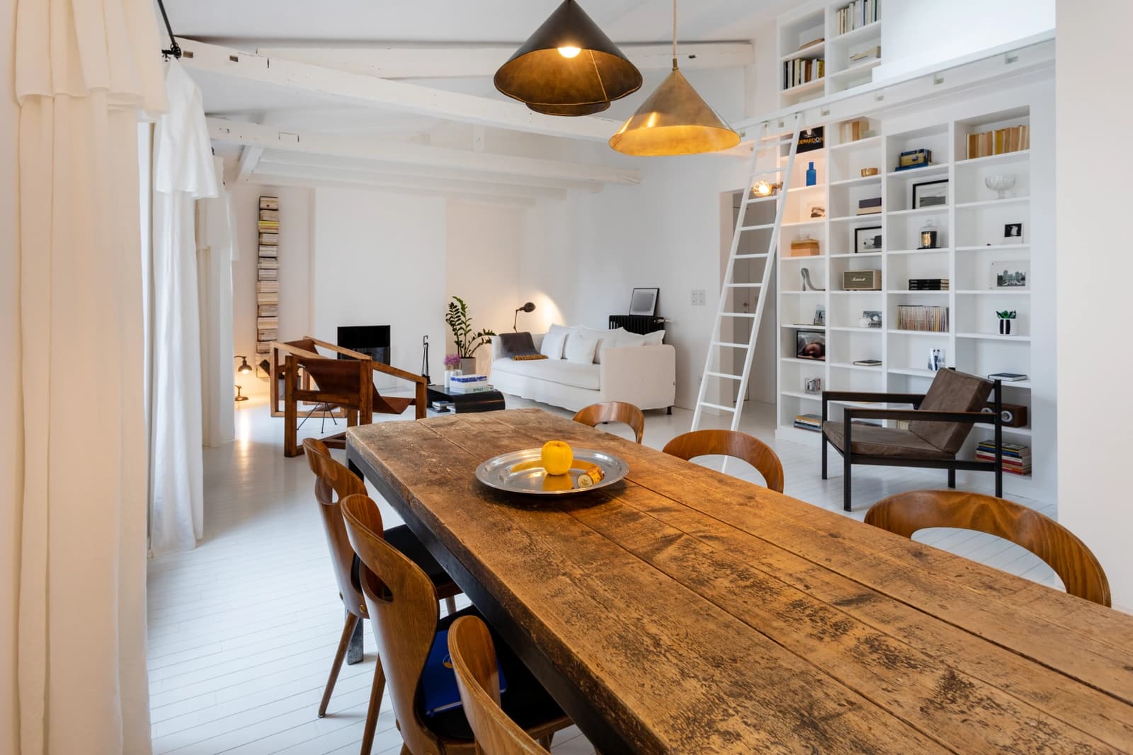 Salle de réunion dans Appartement au chic épuré, une élégance discrète - 1