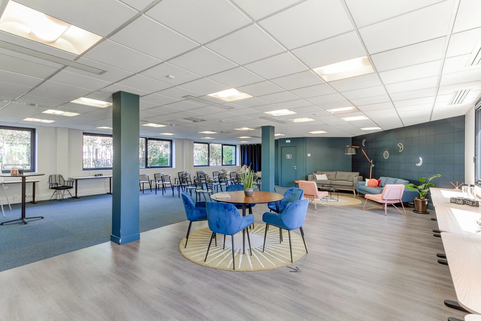 Meeting room in Maison d'entrepreneurs in Rueil - 1