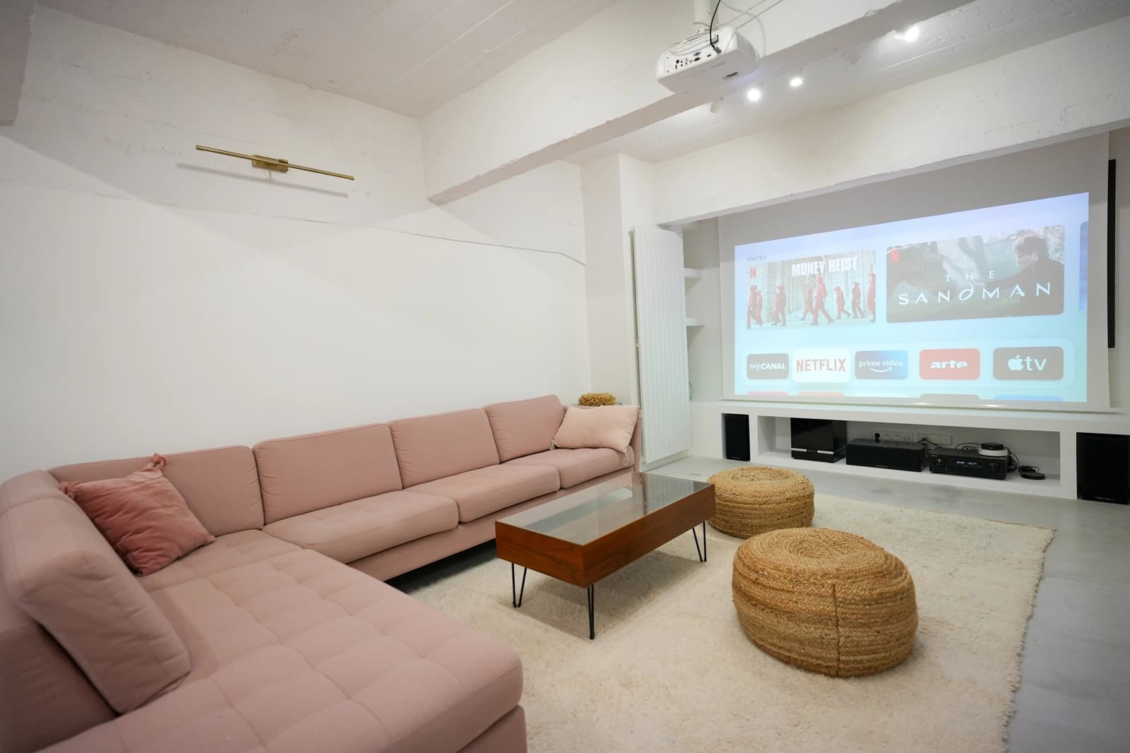 Salon dans Un loft de charme aux Lilas, esprit village parisien - 1