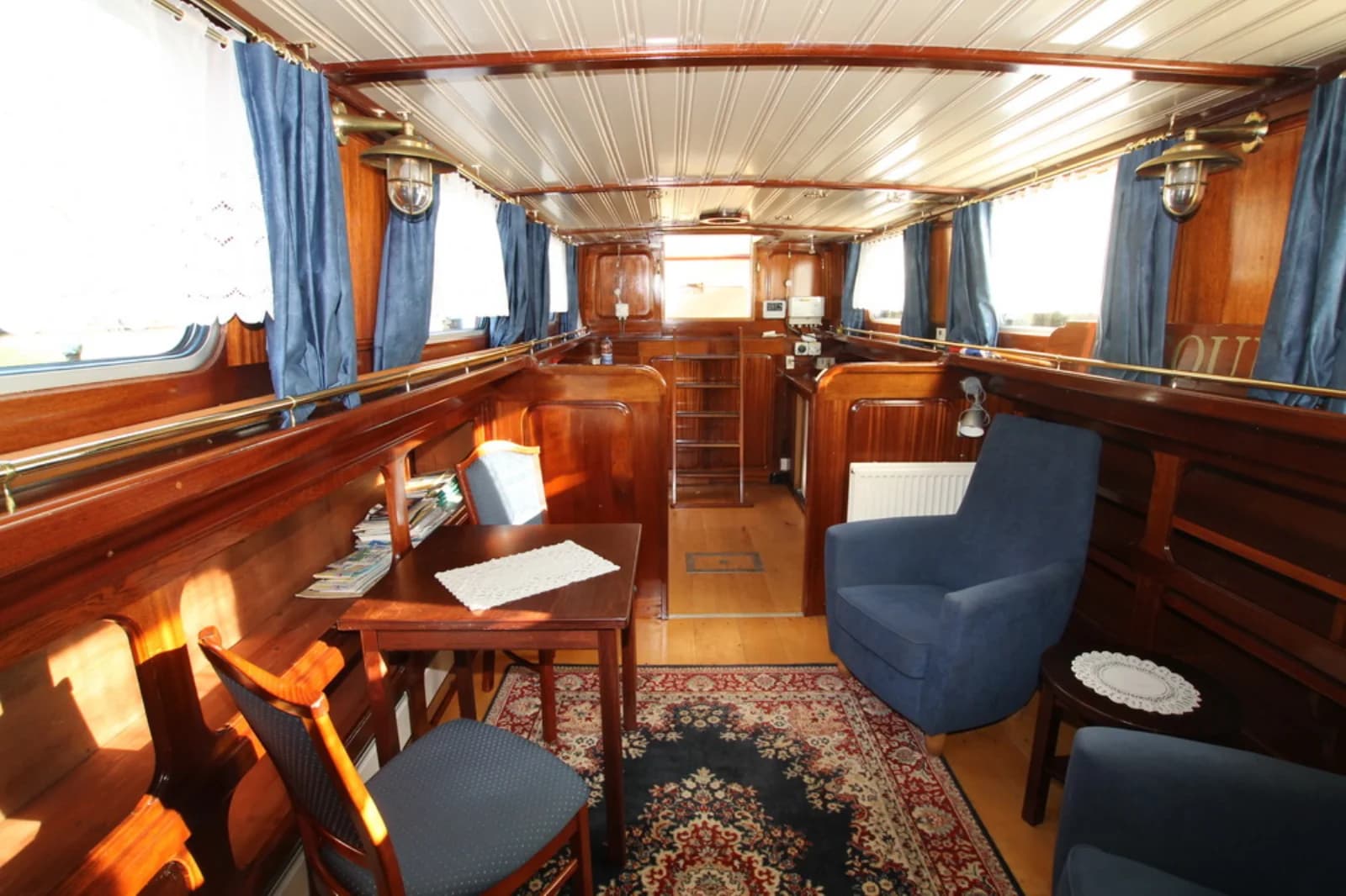 Magnifique péniche amarrée, une autre vie