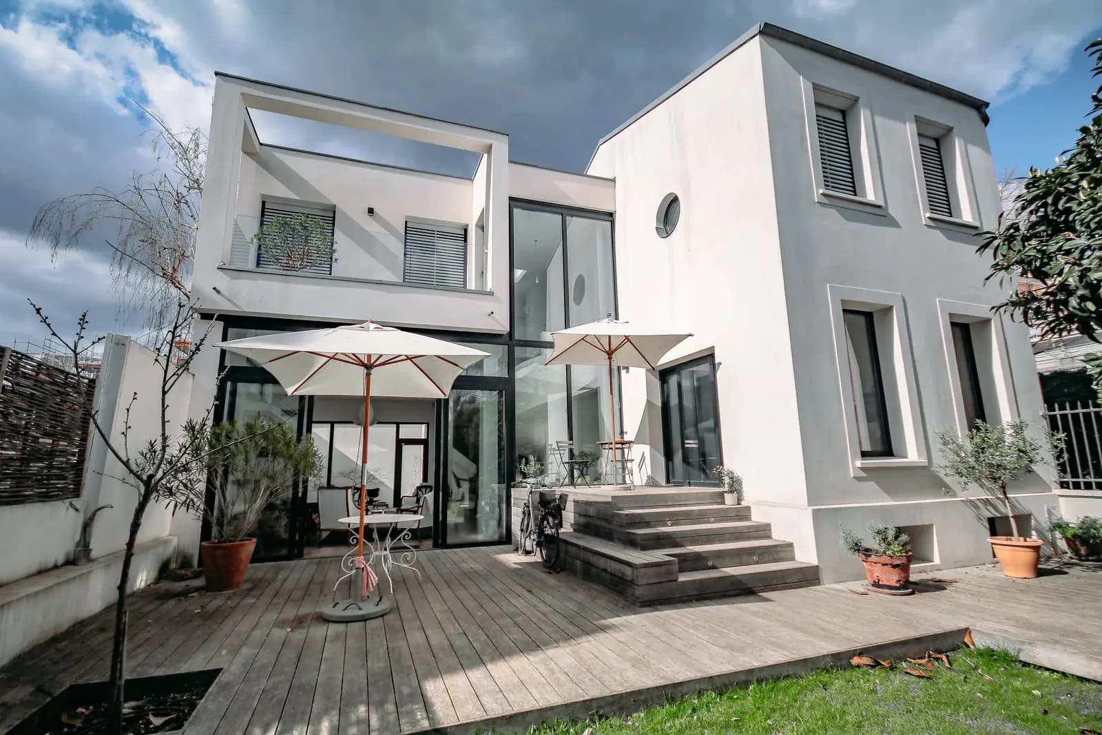 Salle de réunion dans Maison loft contemporaine, lumineuse et ouverte sur jardin - 1