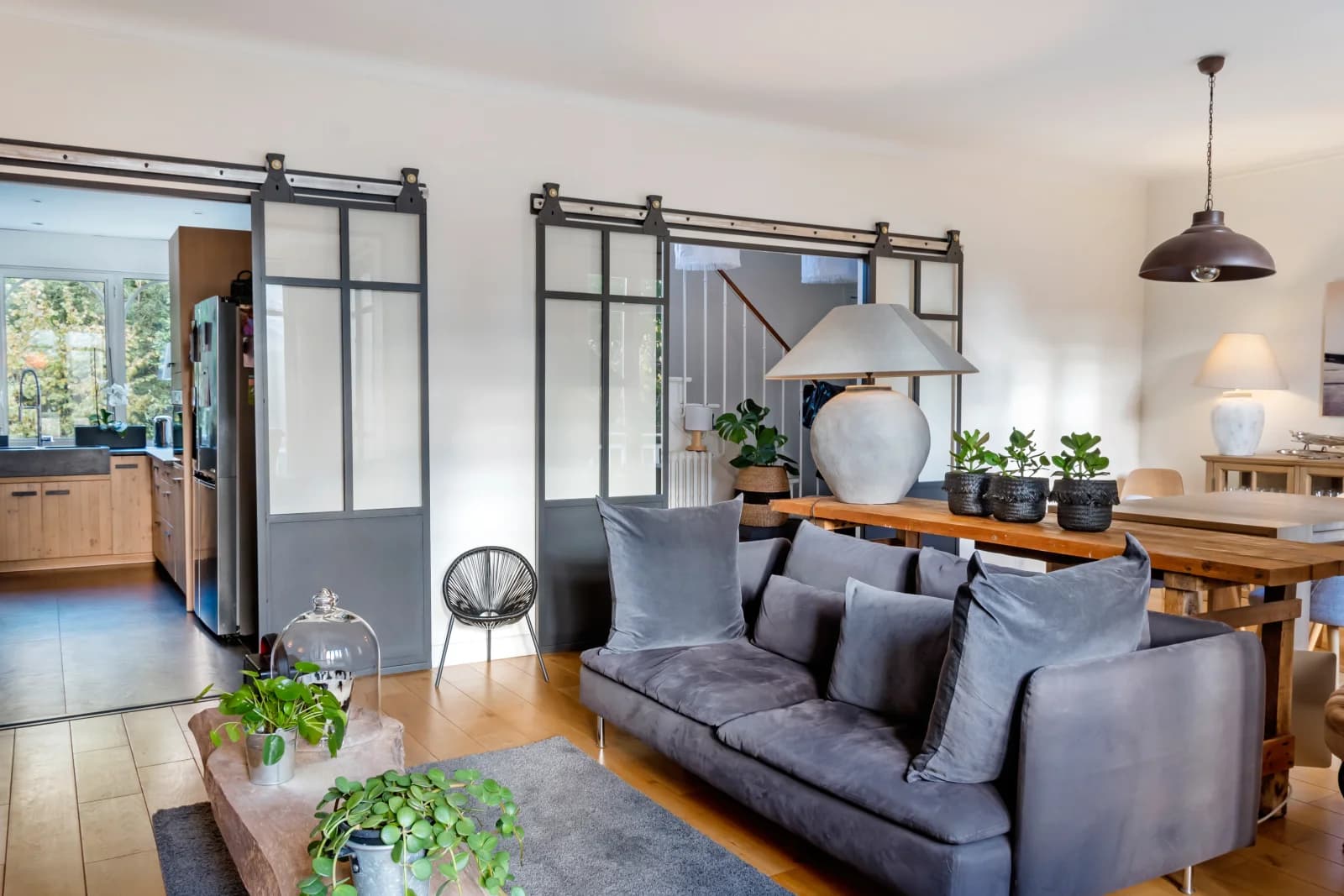 Living room in English-style country house - 1