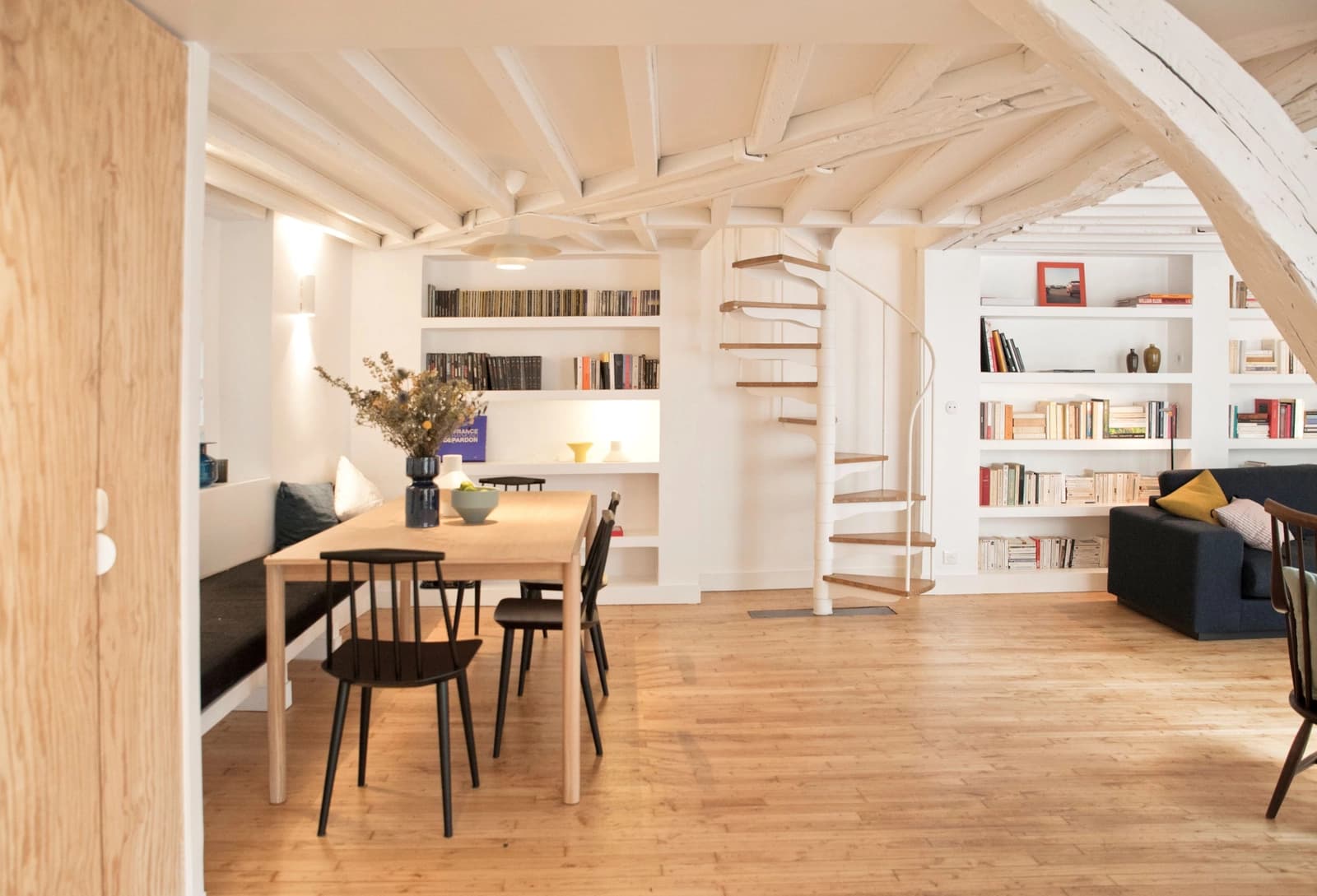 Salle de réunion dans Appartement atypique aux allures de petite maison - 1
