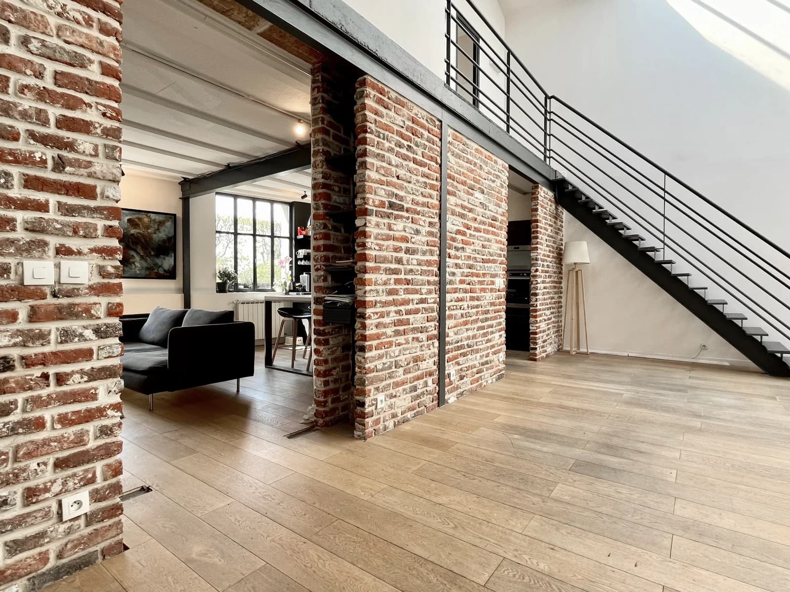 Space Large industrial loft: Eiffel, bricks and glass roof - 3