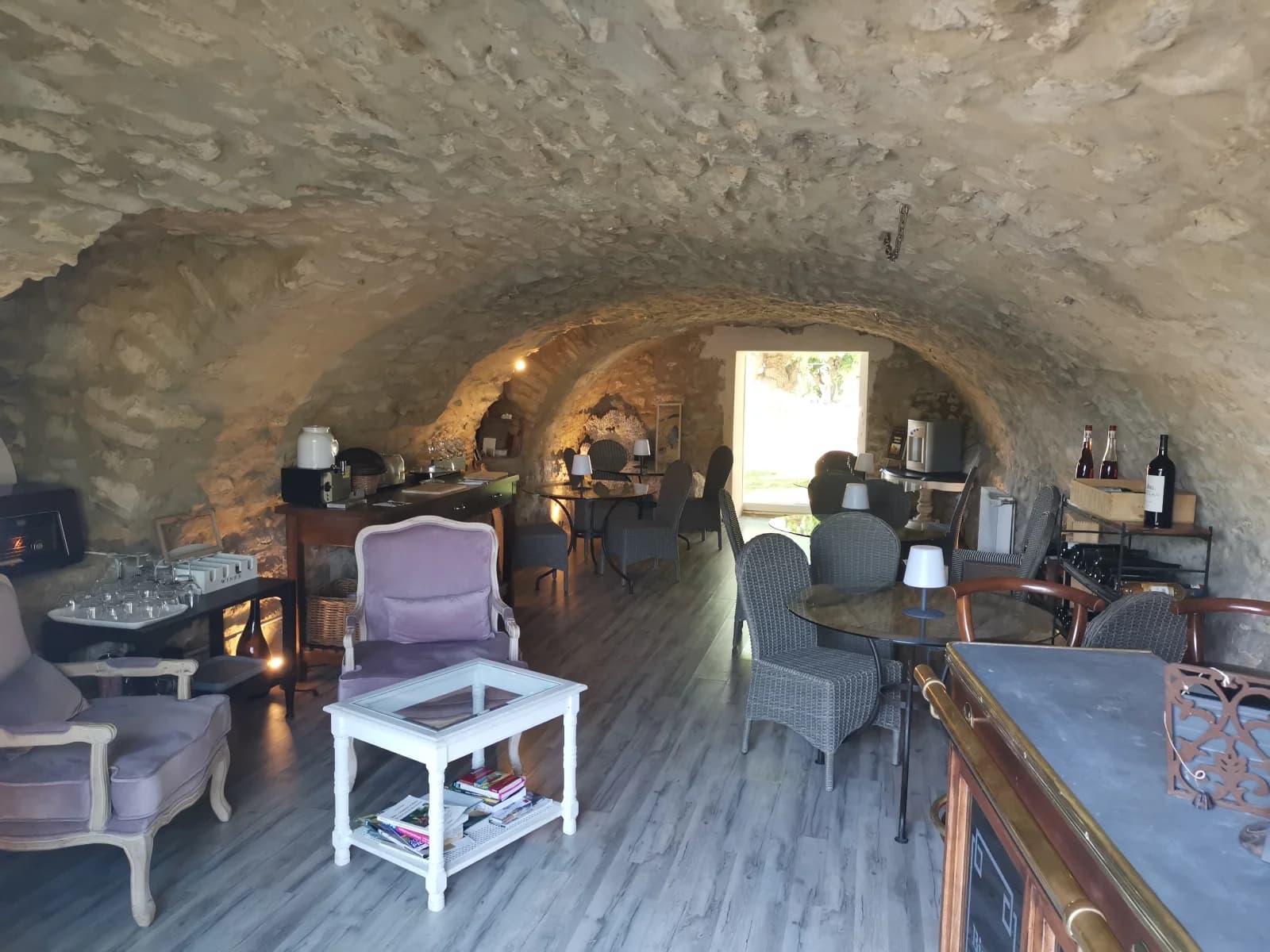 Salle authentique dans bâtiment de charme