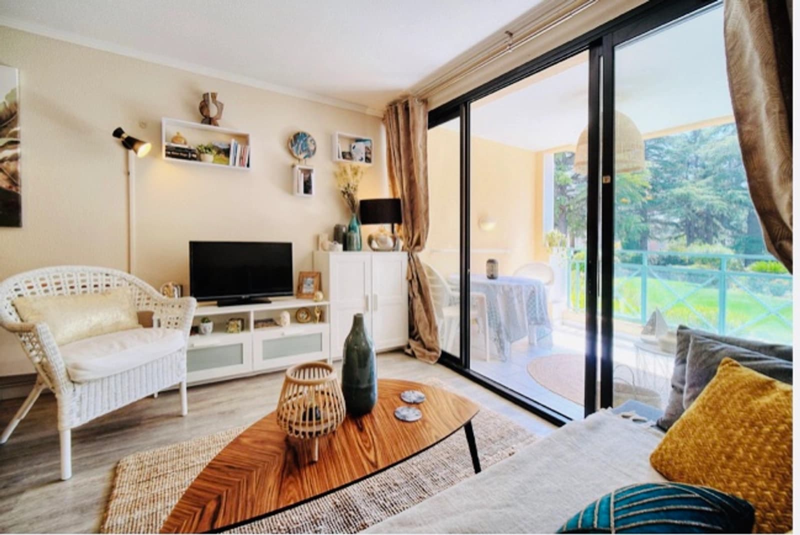 Magnifique appartement avec terrasse, piscine et aperçu mer