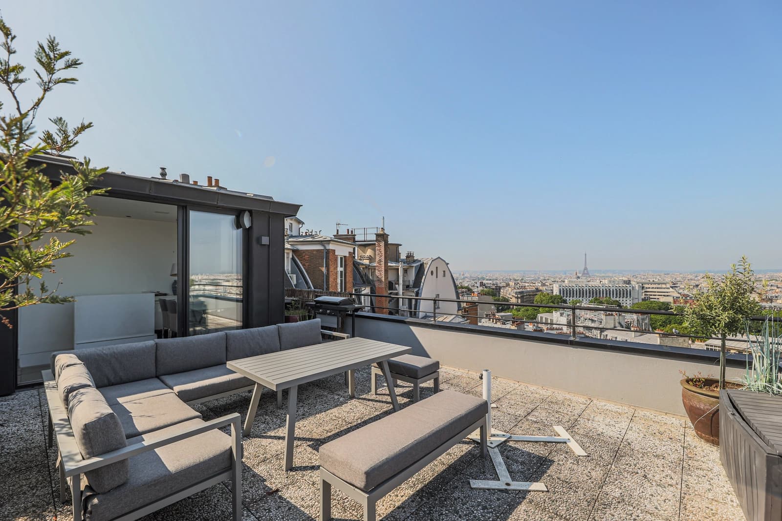 Meeting room in Rooftop View of Paris and the Eiffel Tower - 0