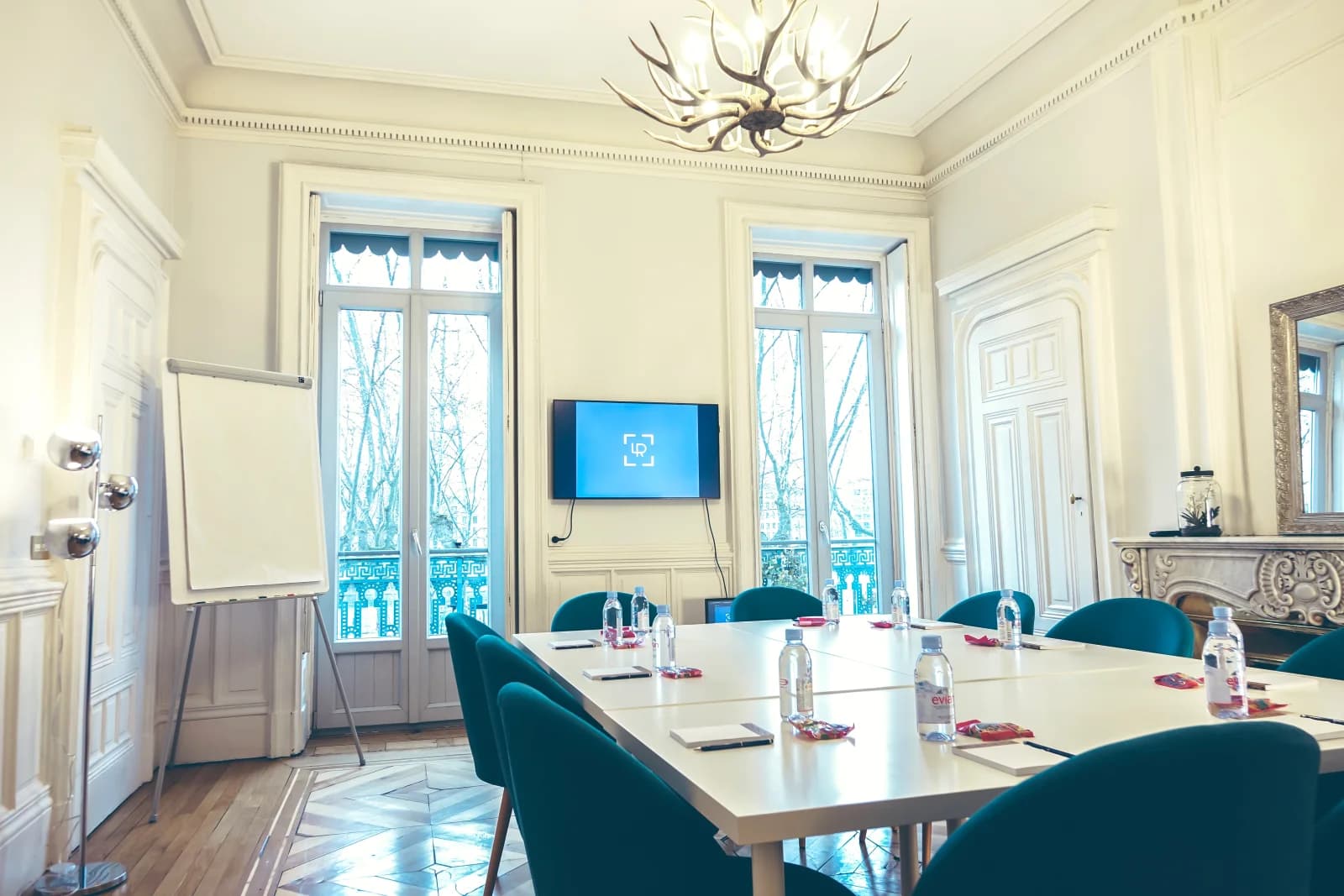 Salle de réunion dans L'espace studieux et calme de l'appartement connecté - 1