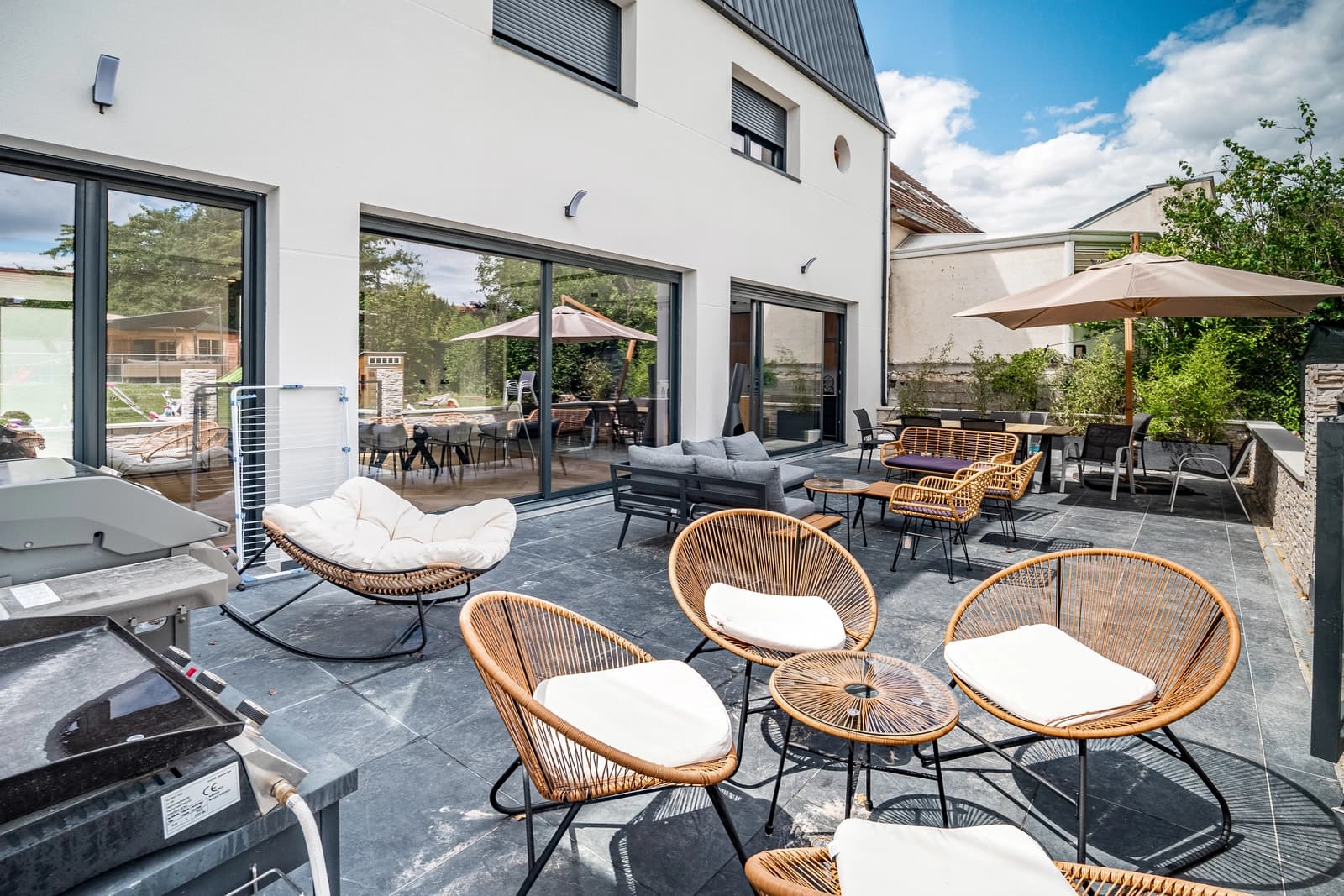 Salle de réunion dans Villa avec espace de jeux convivial et piscine - 1