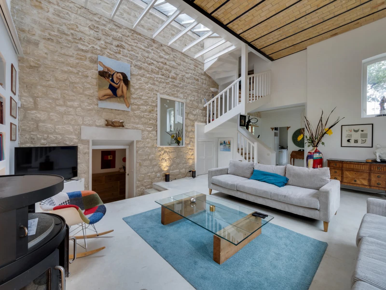 Salon dans Anciennes écuries de charme rénovées aux portes de Paris - 1