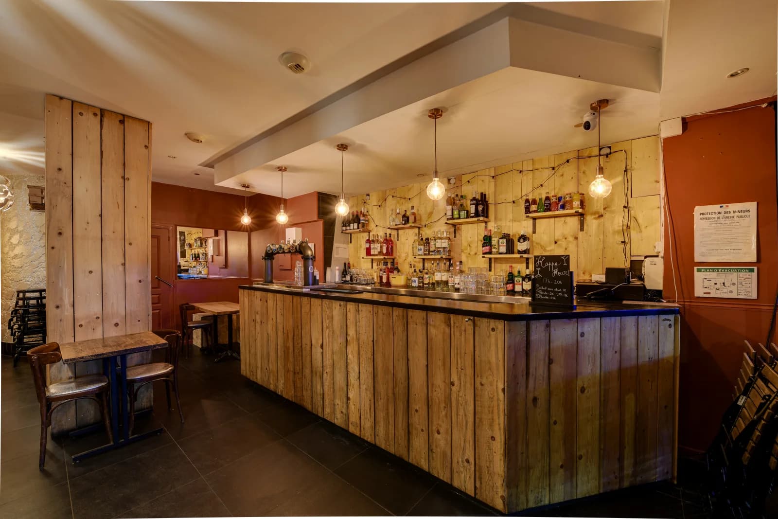Space Chalet/industrial-style bar room - 2