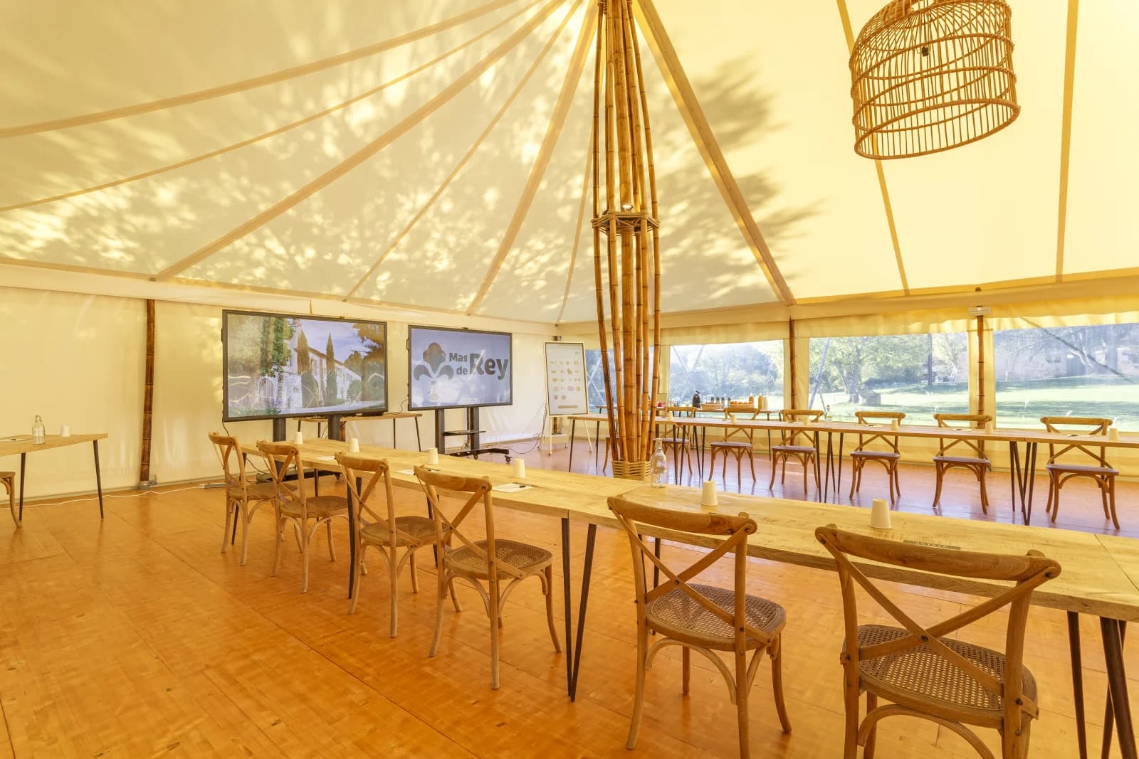 Meeting room in An exceptional estate in Uzès - 1