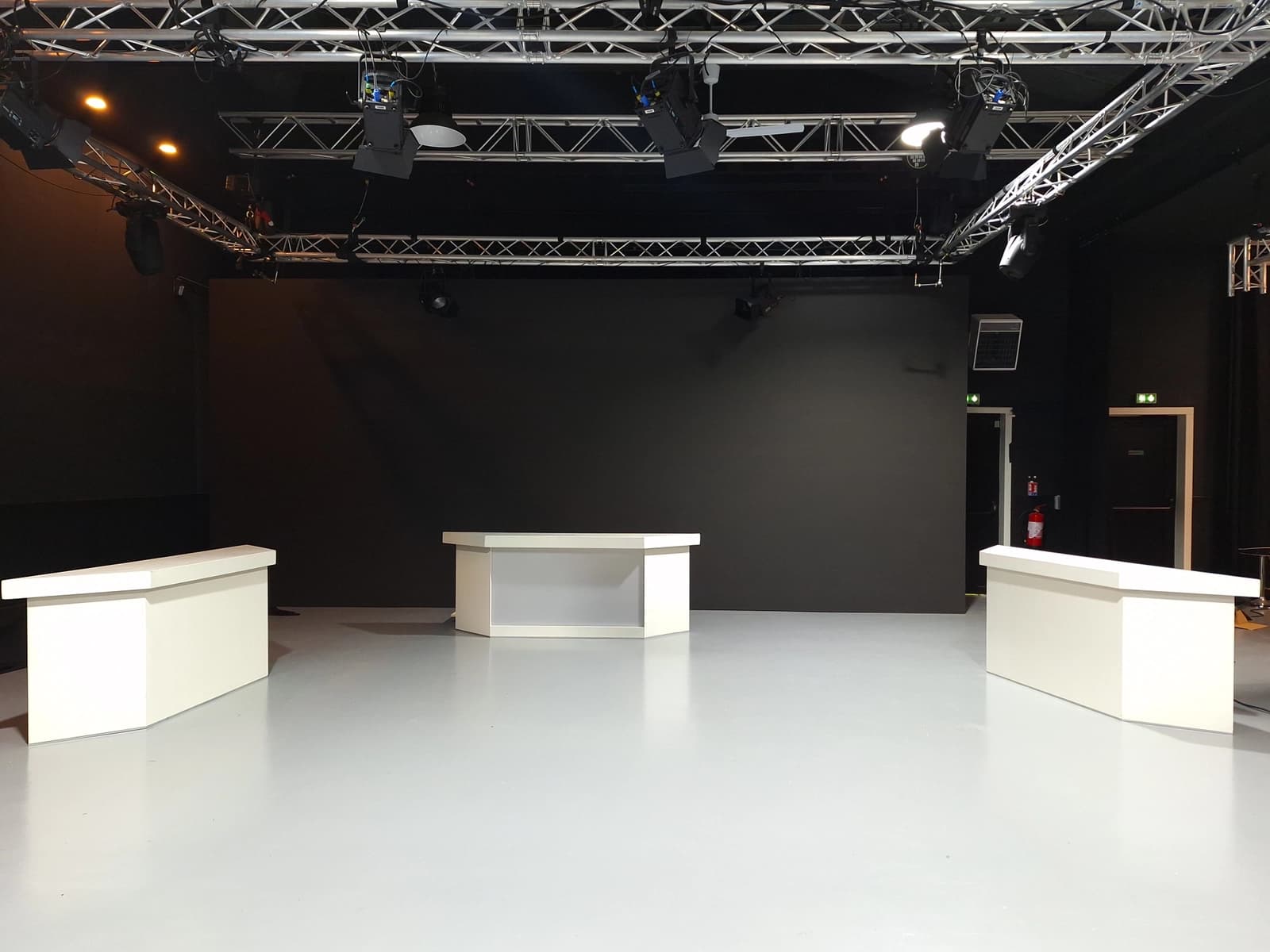 Space Filming set 10 minutes from Lille! - 1