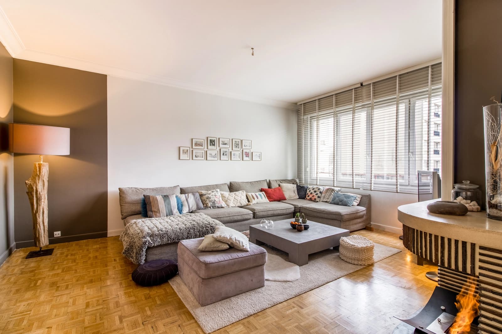 Salon dans Très bel appartement aux volumes spacieux et lumineux - 1