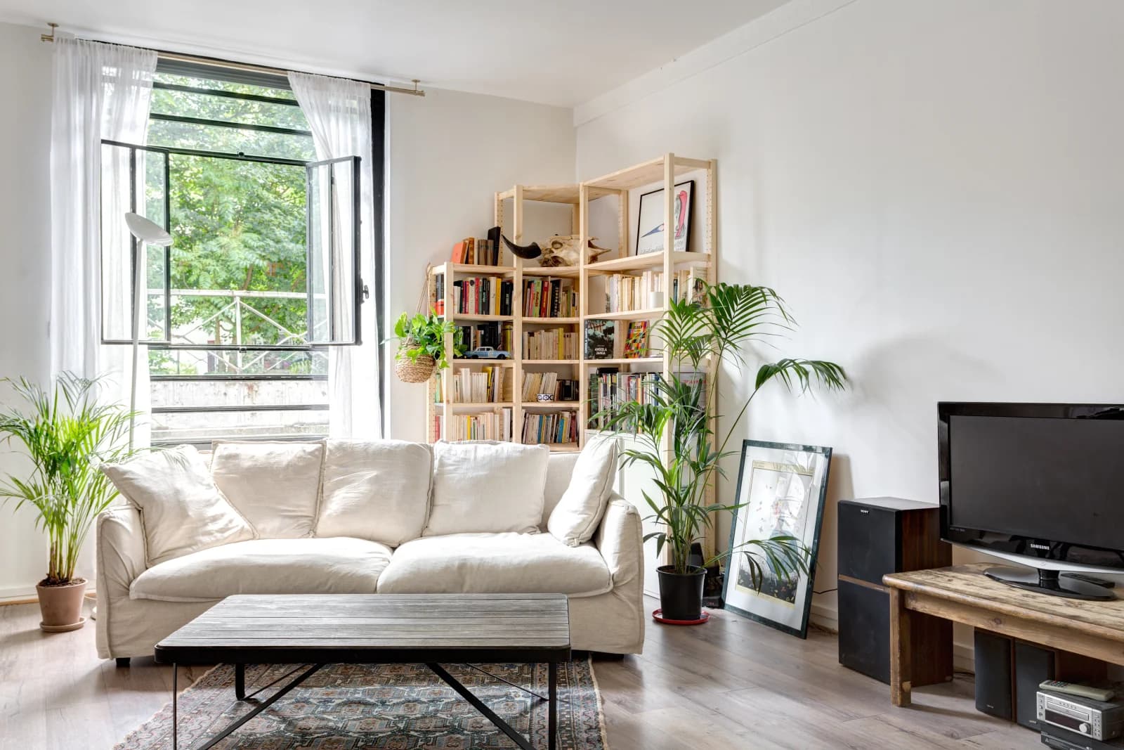 Salon dans Loft d'artiste de 70m² avec son jardin privatif - 1