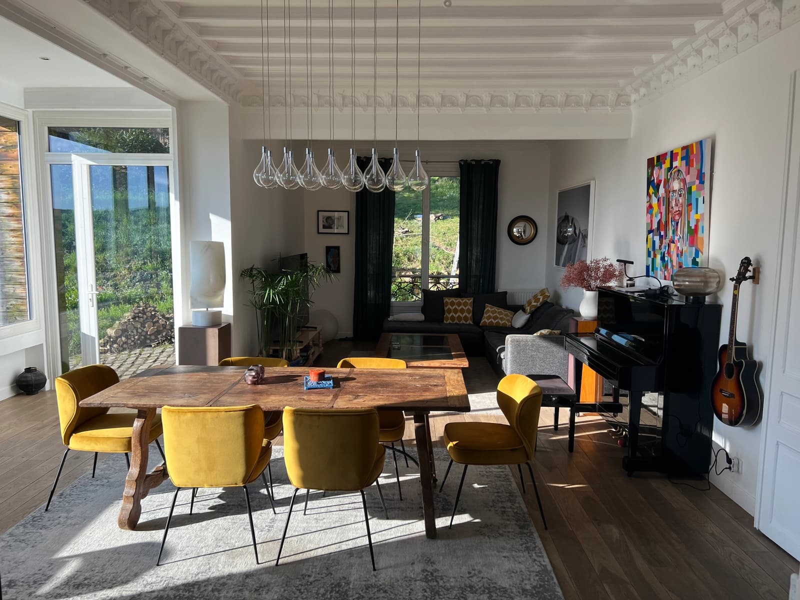 Maison avec vue sur la forêt et piscine