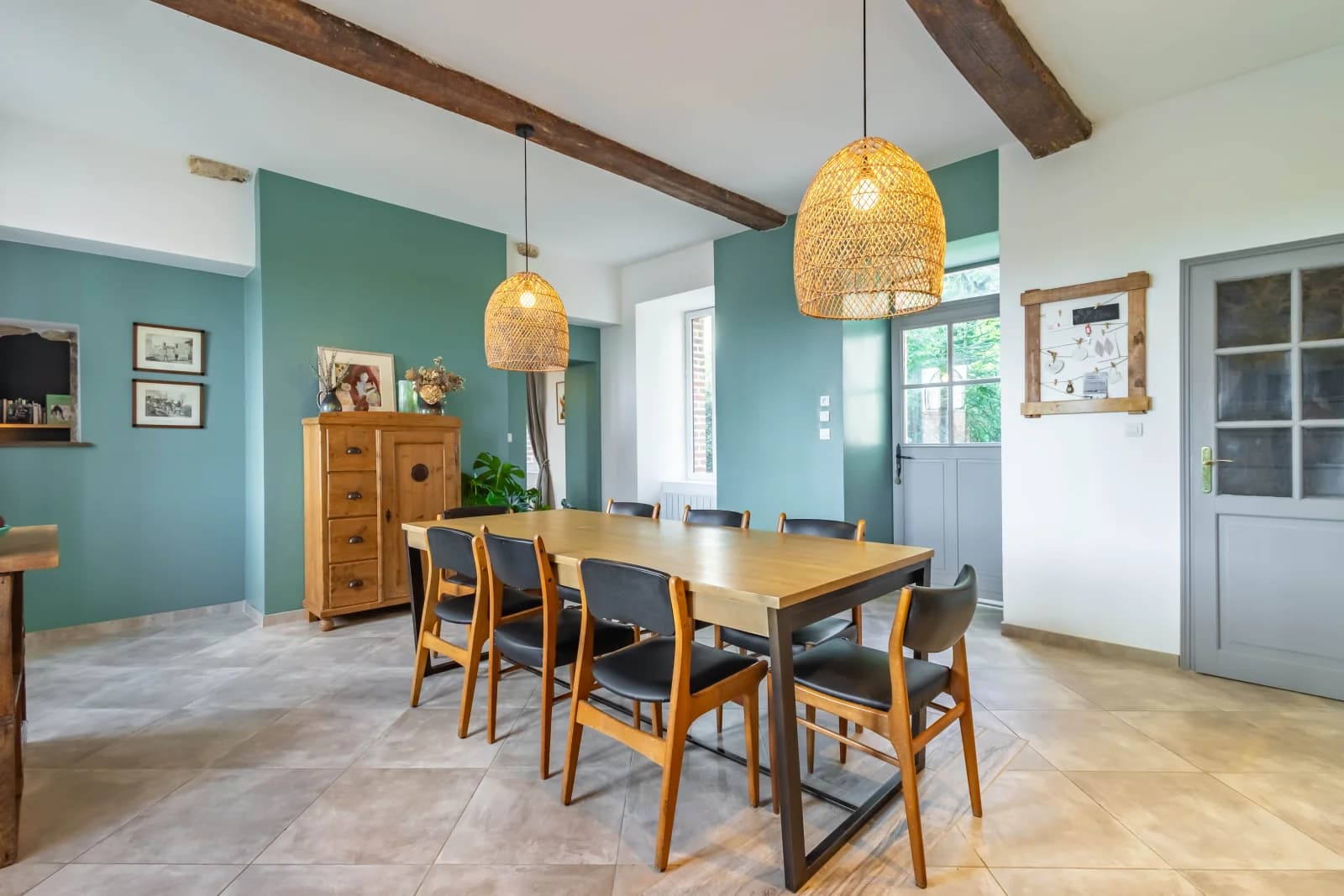 Meeting room in 16th-century listed manor house - 1