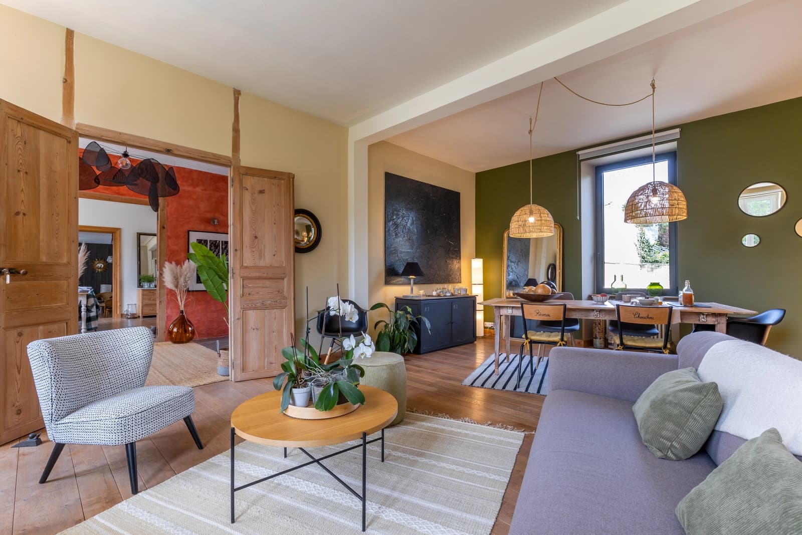 Salon dans Maison de Maître XIXe, entièrement redécorée avec goût - 1