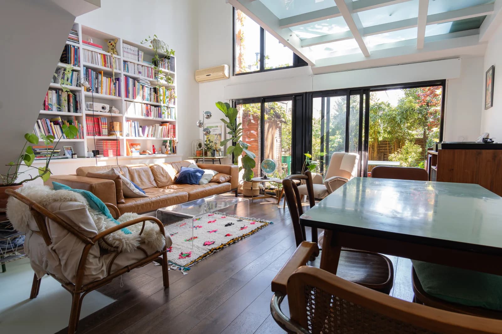 Space Duplex loft with tree-lined garden - 1