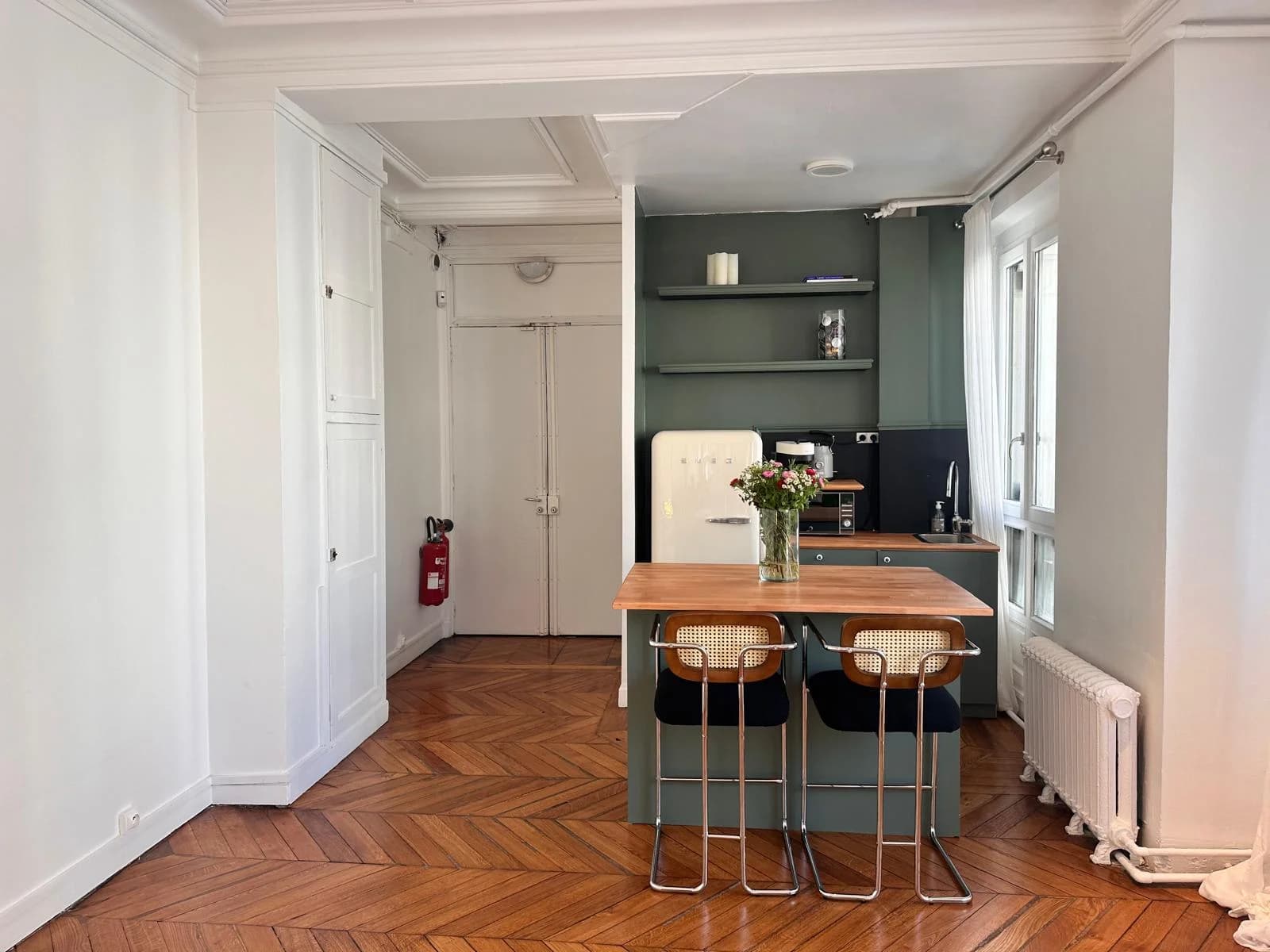 Space Bright Haussmanian apartment listed building - 3
