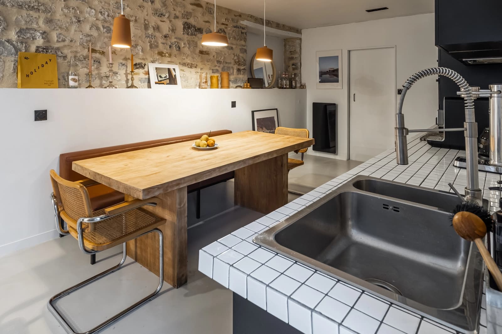 Cuisine dans Demeure alliant charme, design et nature environnante - 1