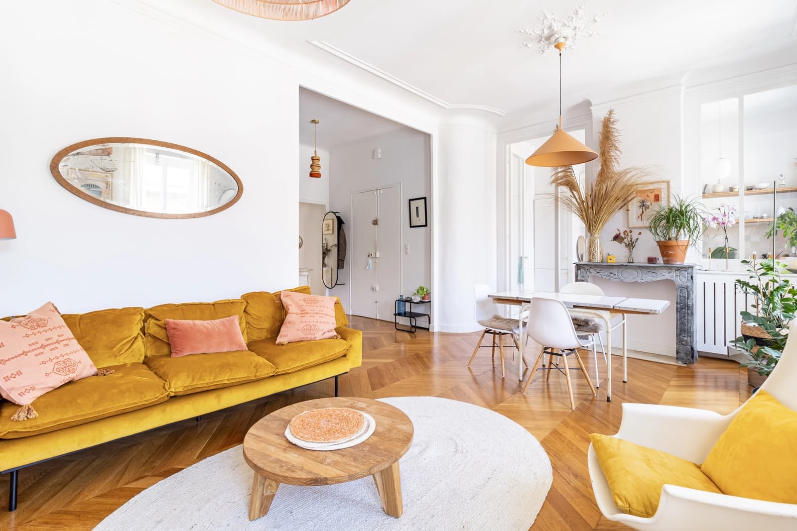 Salon dans Charme de l'ancien et luminosité dans ce lieu unique - 1