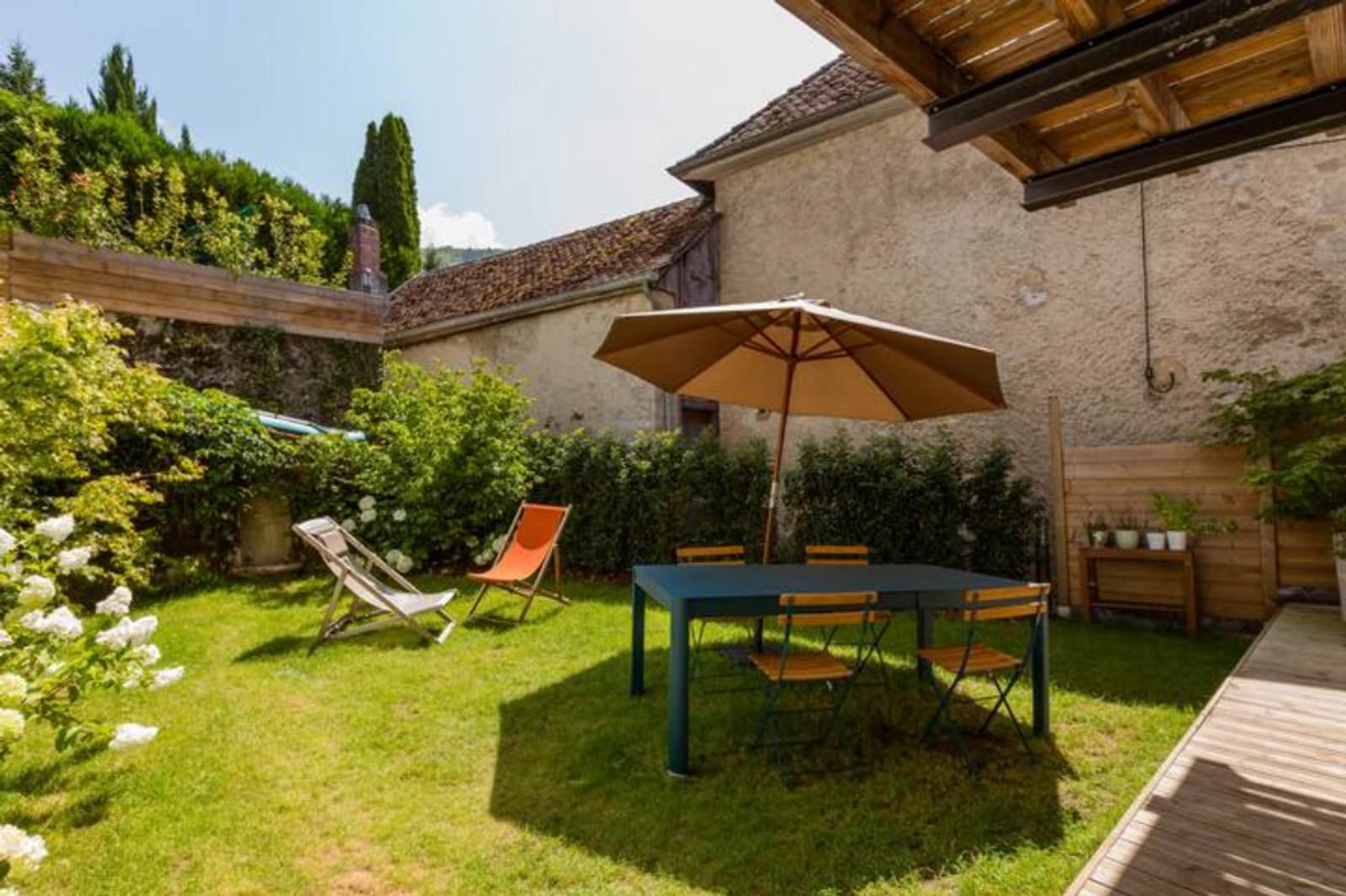 Salle de réunion dans Annecy: appartement avec jardin et vue sur le lac - 1