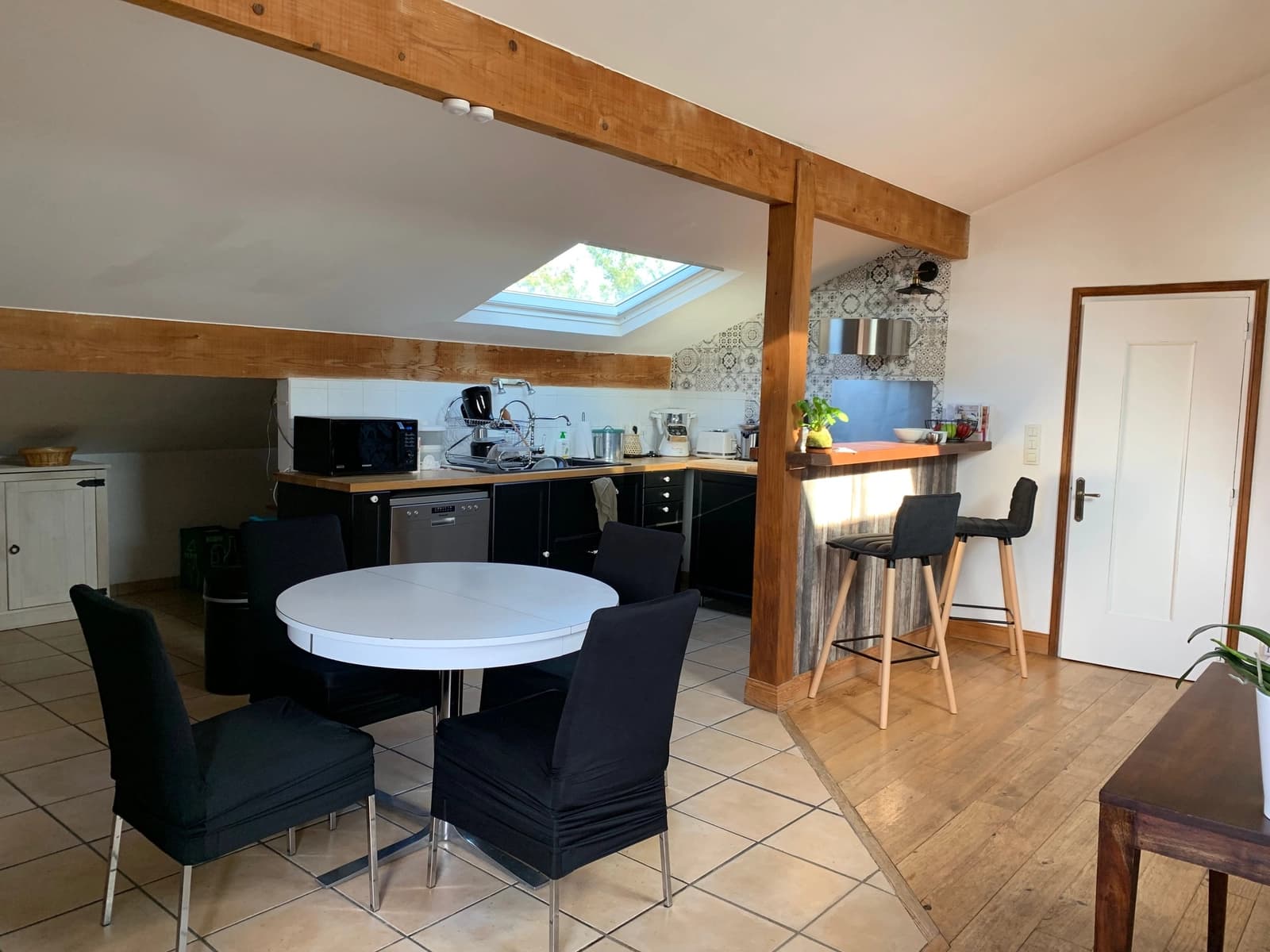 Salle de réunion dans Espace cocooning avec vue sur les Monts du Lyonnais - 1