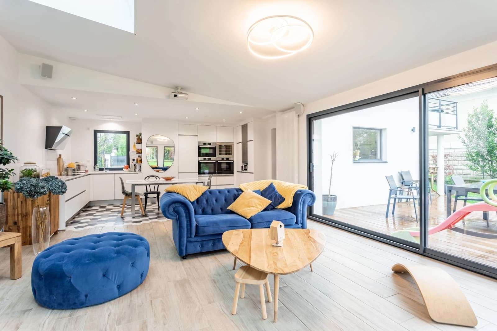 Living room in Quiet, modern house with garden - 1
