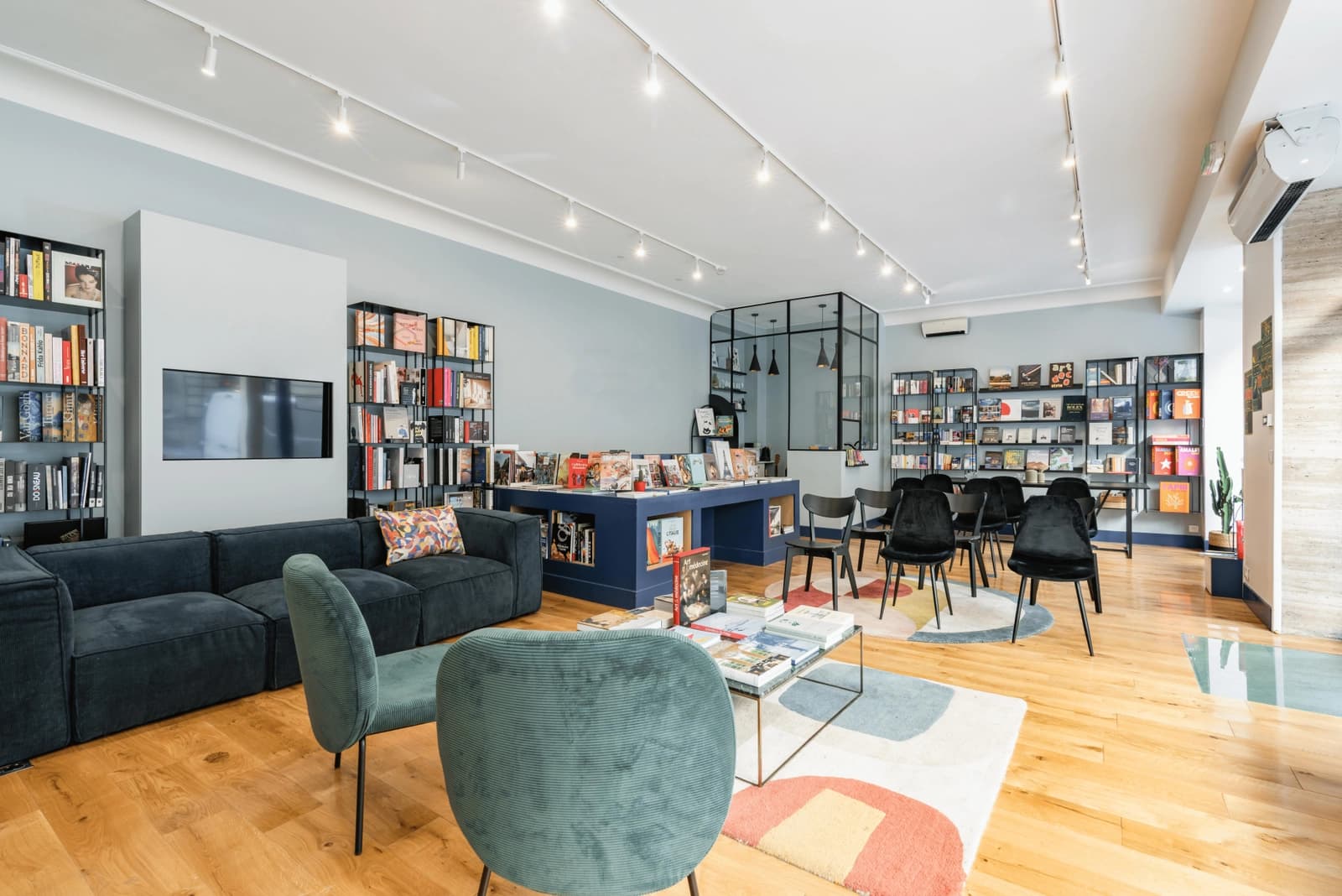 Salon dans Appartement littéraire: un refuge pour les amoureux des mots - 1