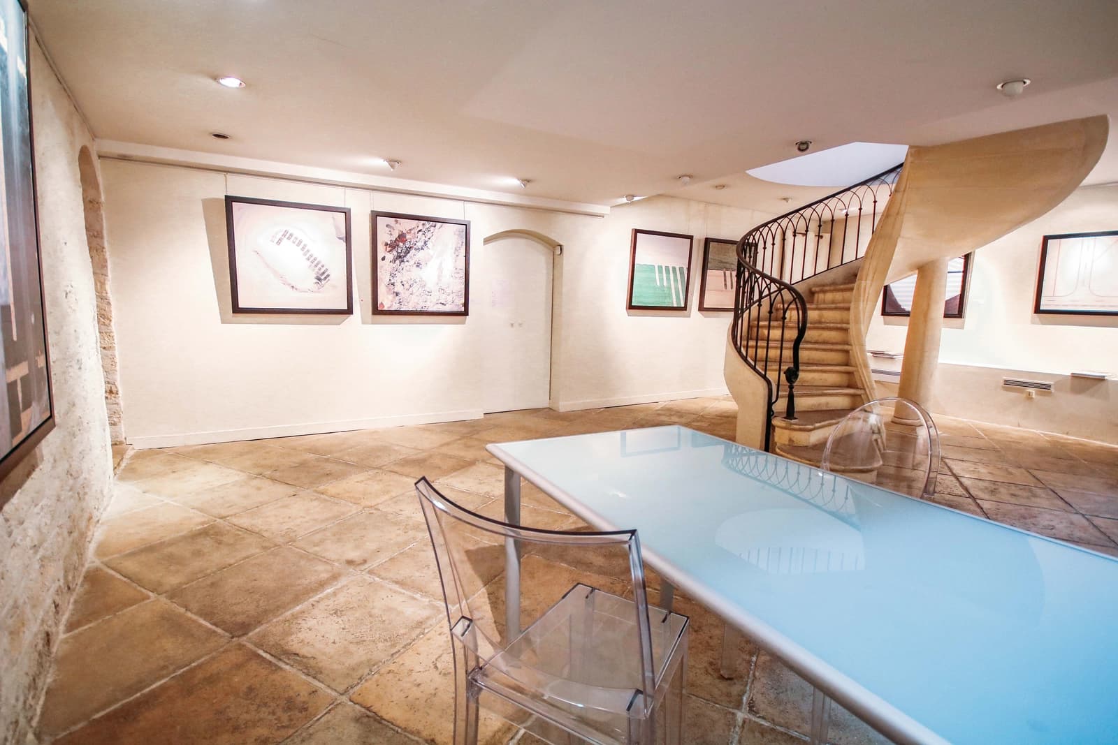 Meeting room in Elegant art gallery in the Matignon-St Honoré district - 1