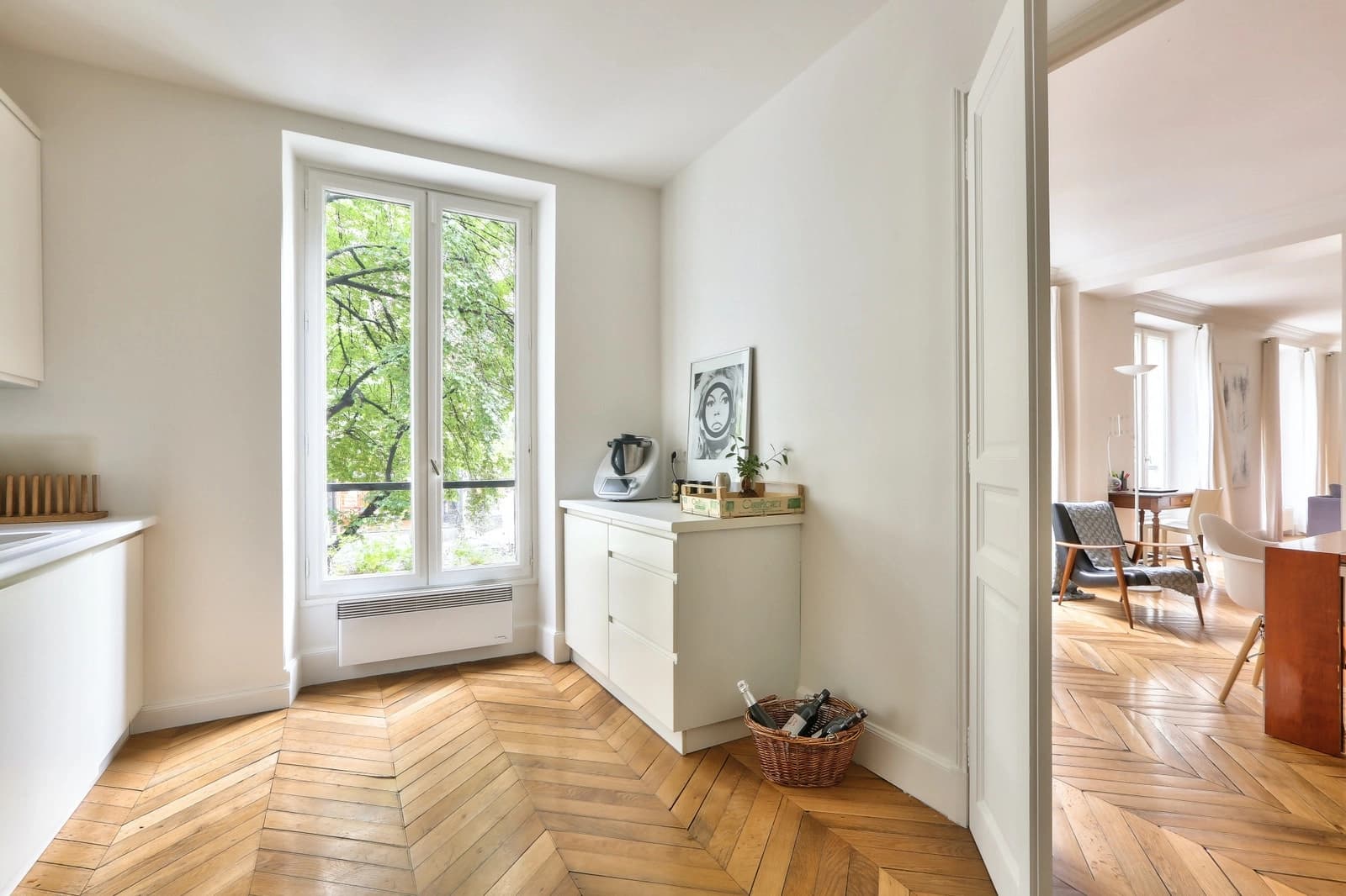 Salon dans Bel Haussmannien clair, ambiance douce et actuelle - 1