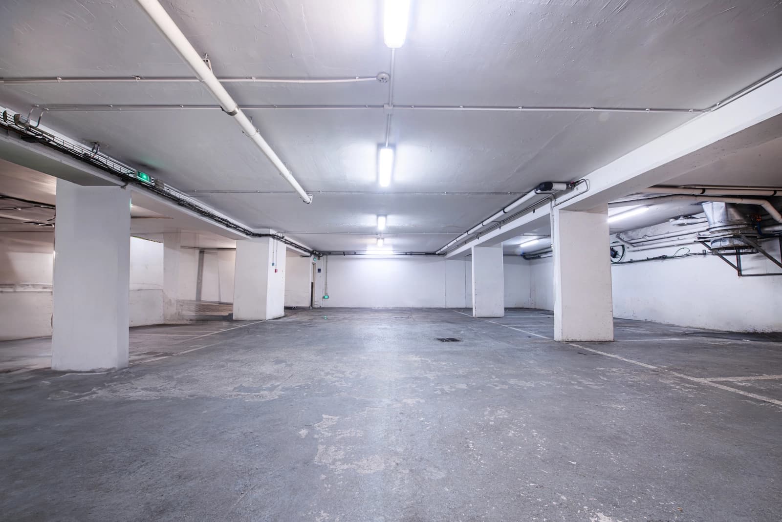 Espace Espace de type parking pour présentations et défilés - 1