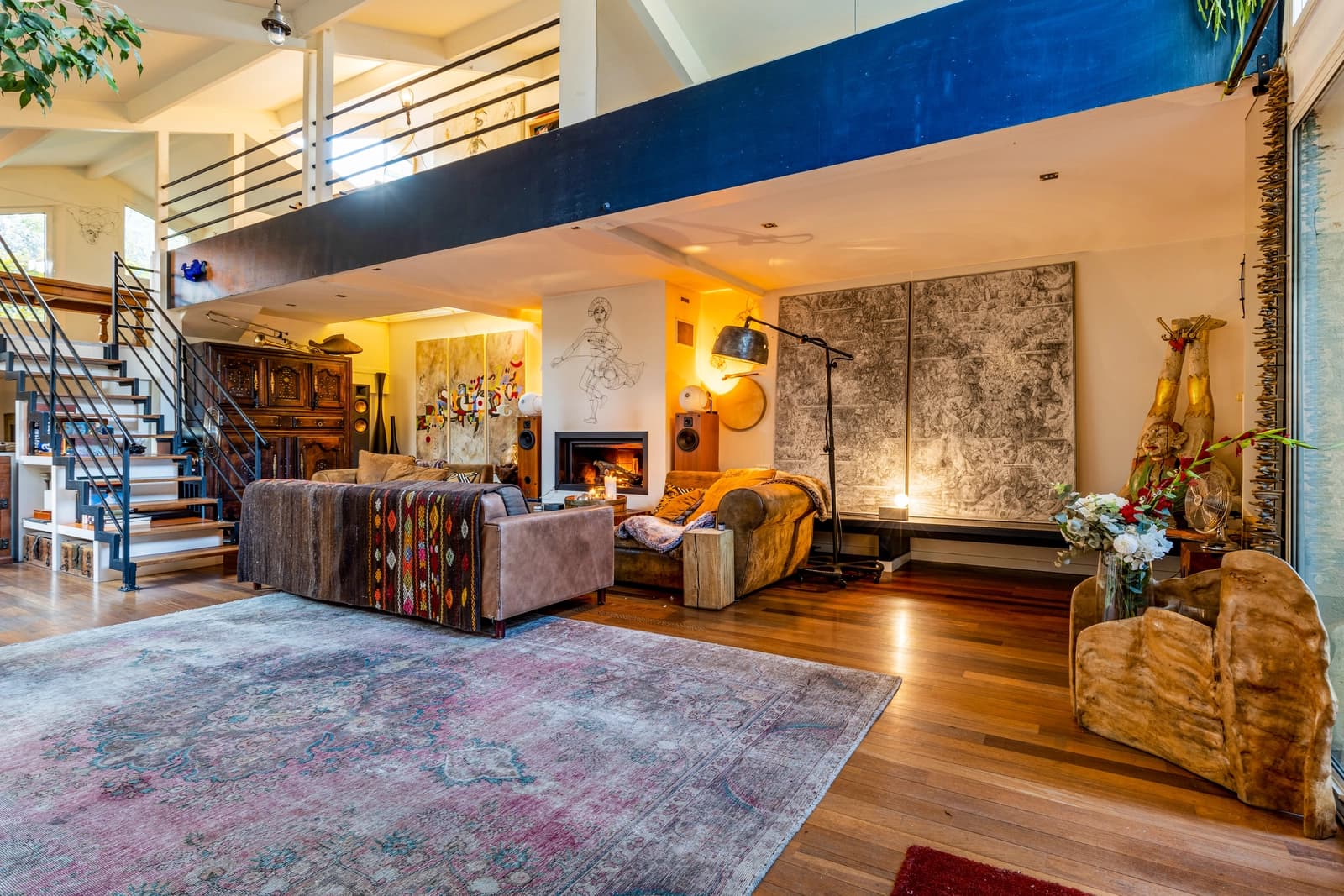 Salon dans Porte de Montreuil: une maison à l'esprit loft unique - 1