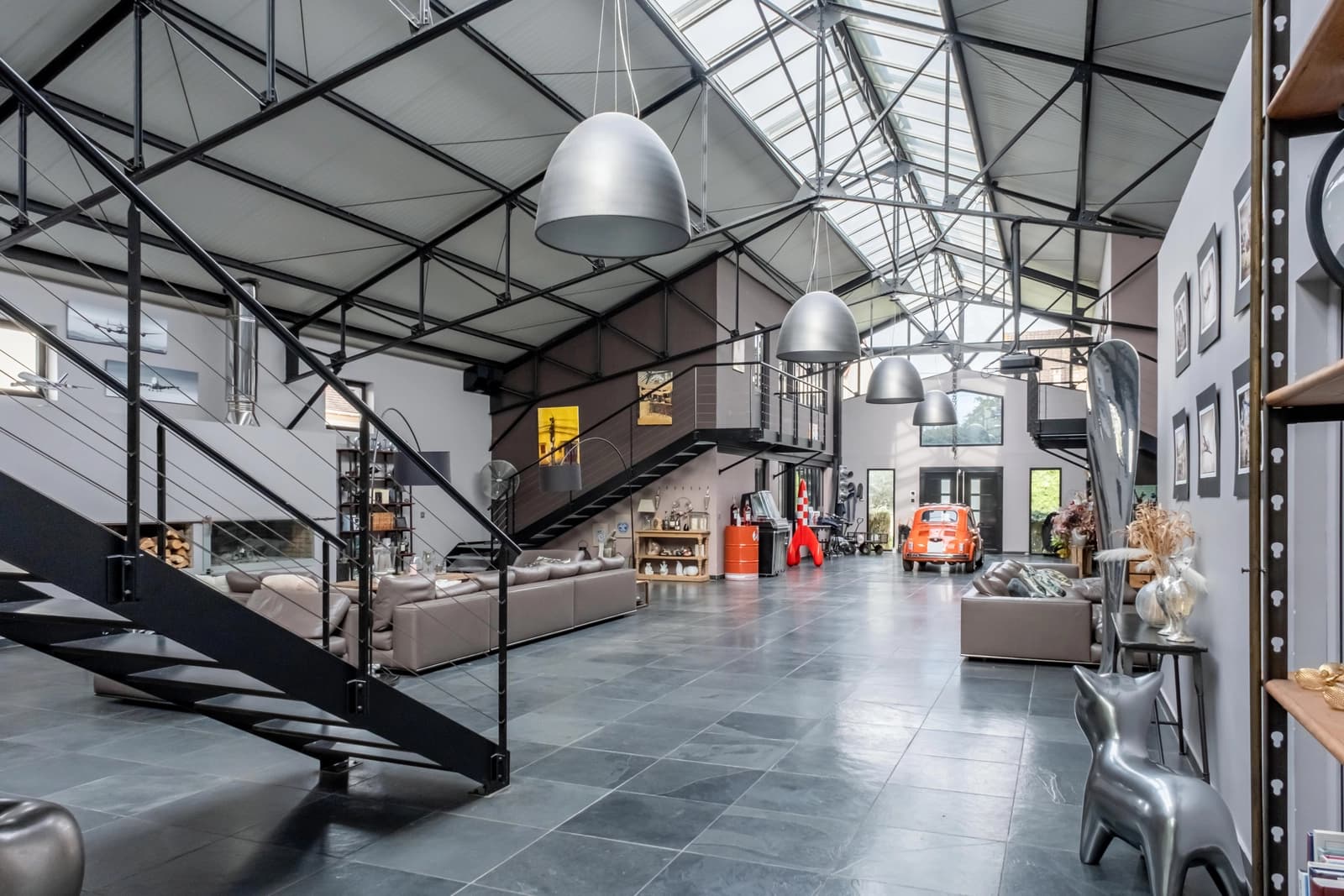 Espace Vaste loft avec volumes et son bassin intérieur unique - 1