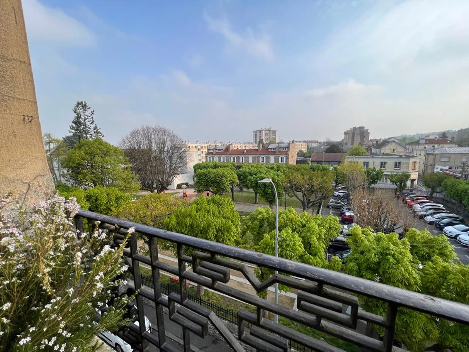 Salle de réunion dans Élégant appartement en duplex, volumes et cachet - 1