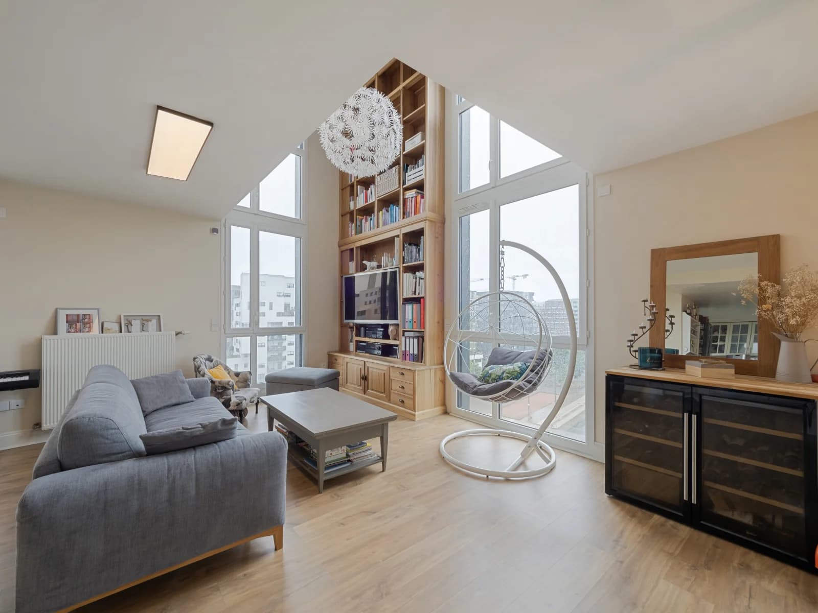 Living room in Large living room with Seine view - 1
