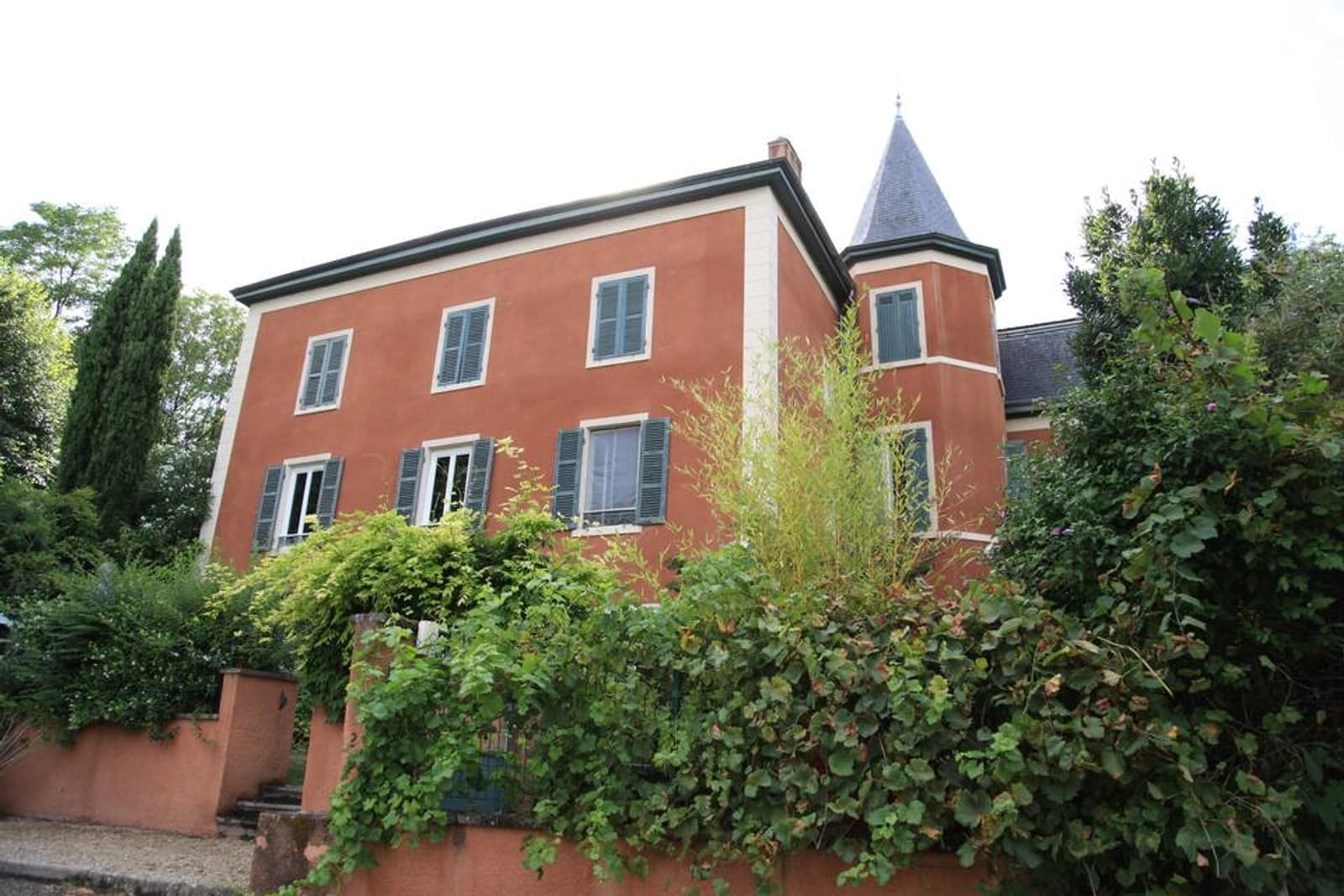 Meeting room in Pleasant manor house in the Monts d'Or region - 1