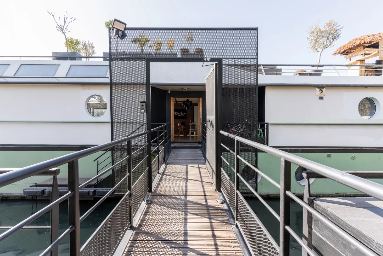 Salle de réunion dans Loft sur l'eau, une expérience de vie insolite - 1