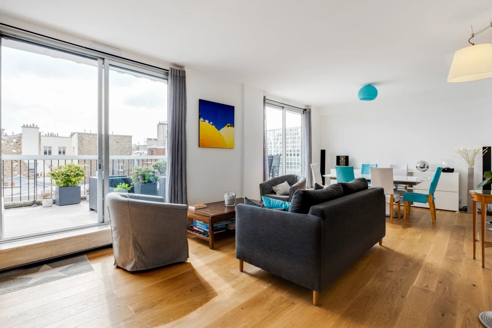 Salon dans Appartement clair avec terrasse et panorama Tour Eiffel - 0