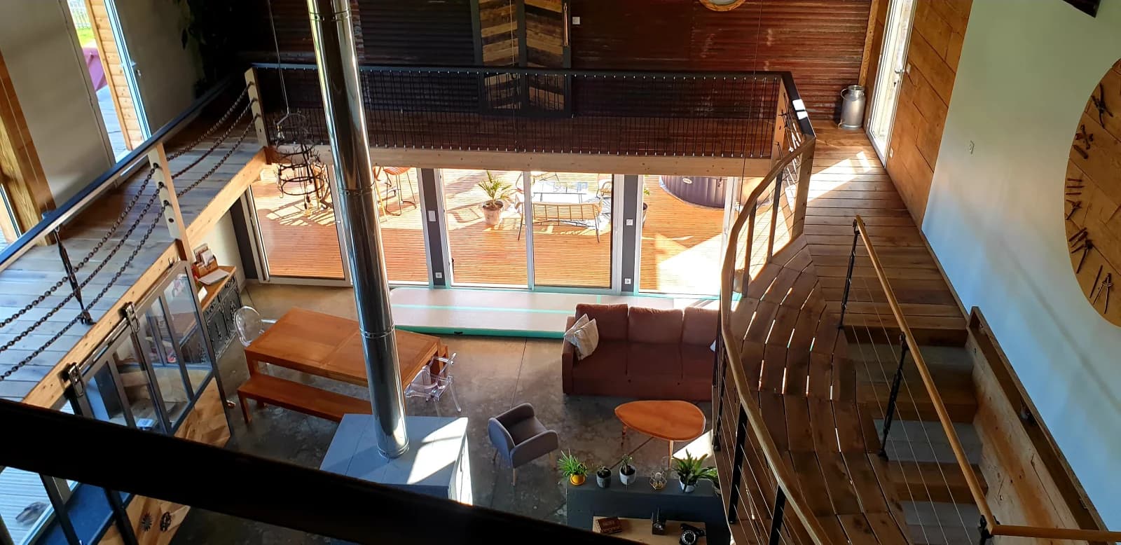 Salle de réunion dans Maison à l'esprit loft, un design contemporain - 1