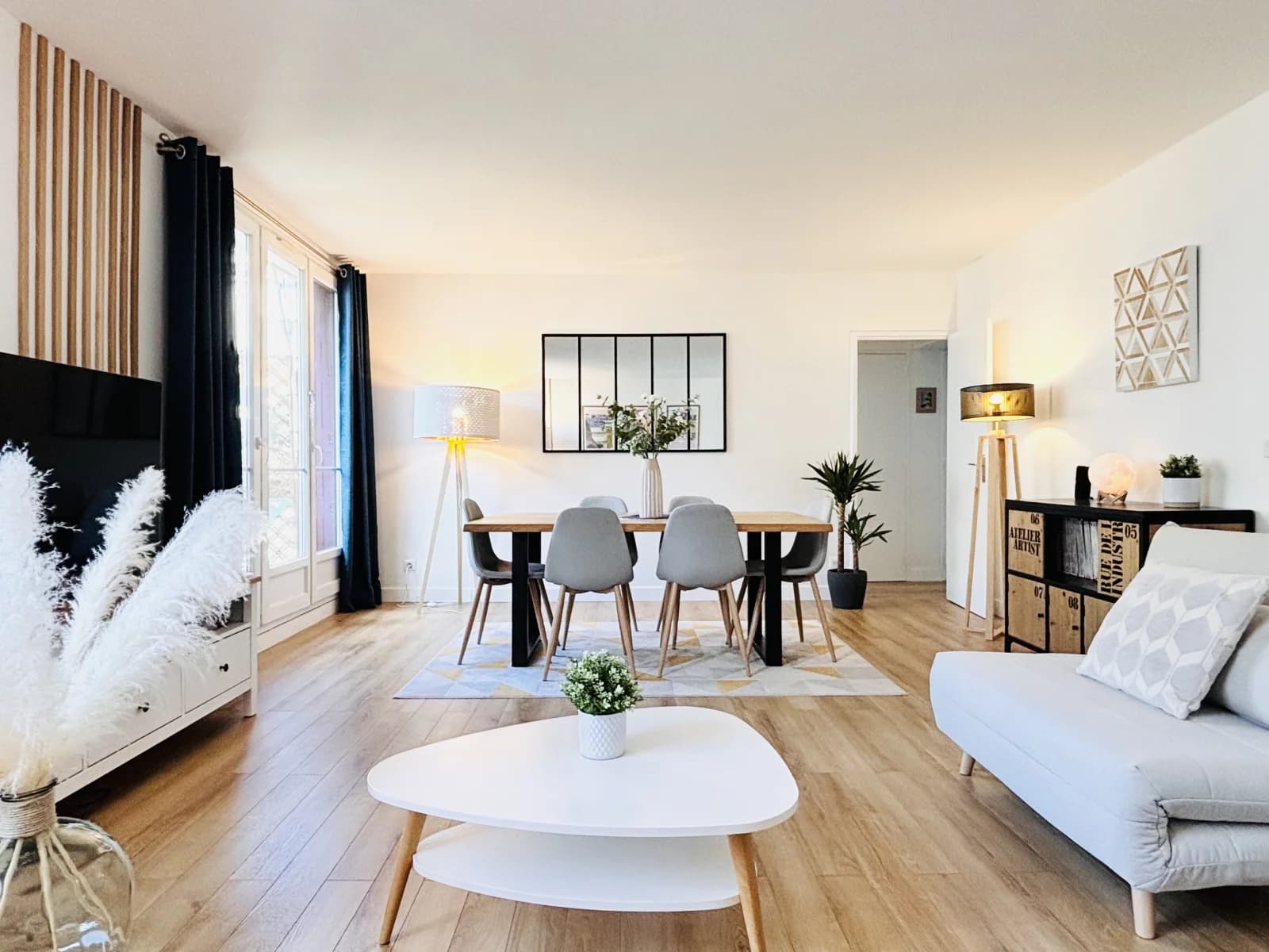 Space Bright, modern apartment with private balcony - 0