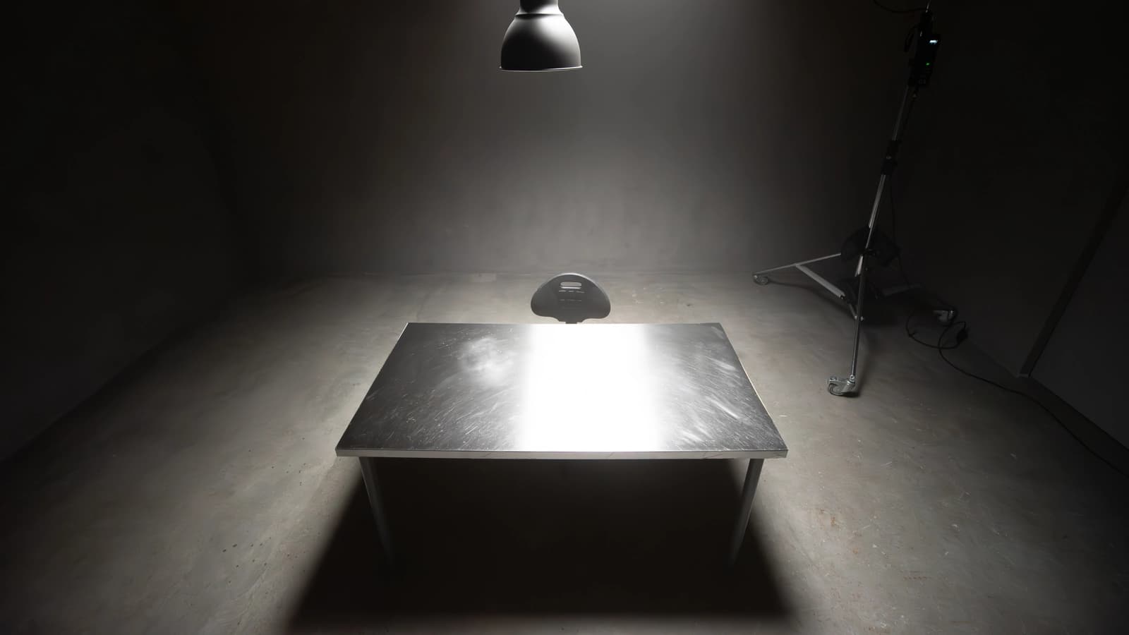 Espace Décor salle d’interrogatoire en studio - 2
