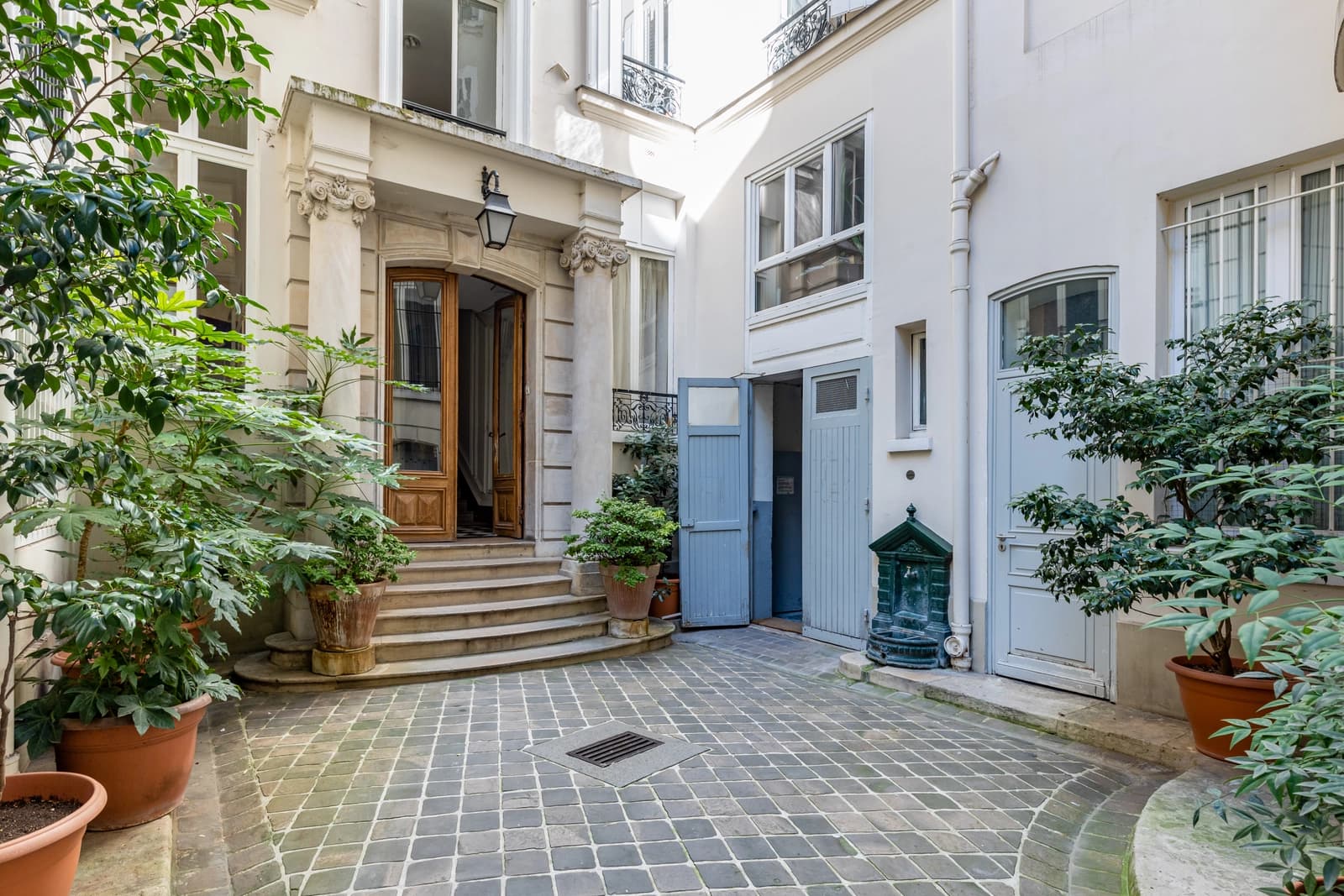 Salle de réunion dans Paris (Place St Georges): Haussmannien paisible - 1