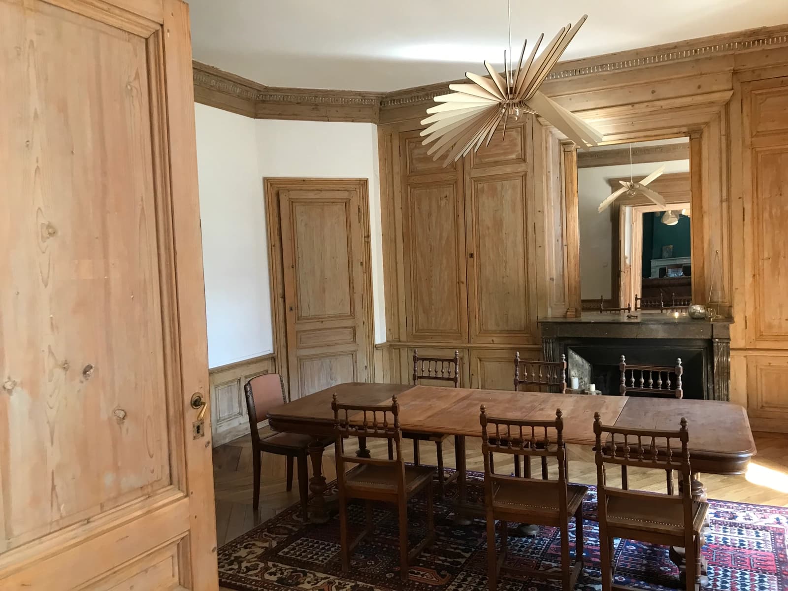 Meeting room in Large bourgeois house in gilded stone - 1