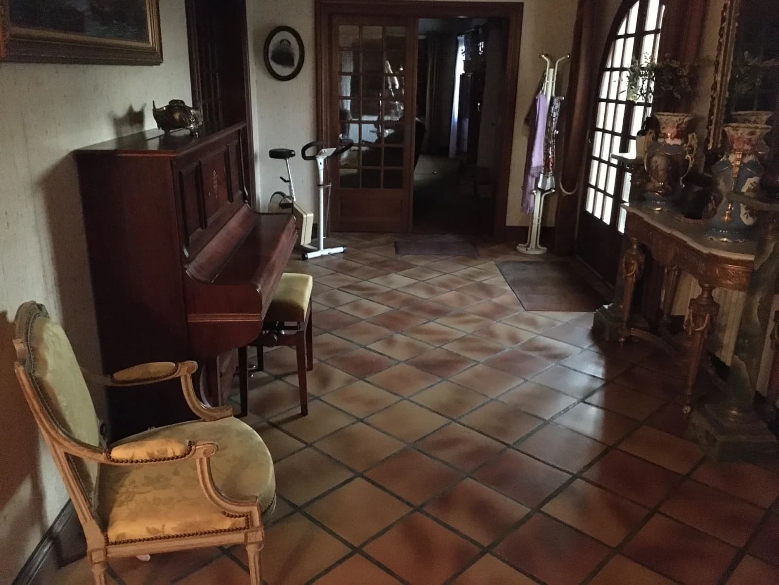 Meeting room in Large atypical house with tower - 1
