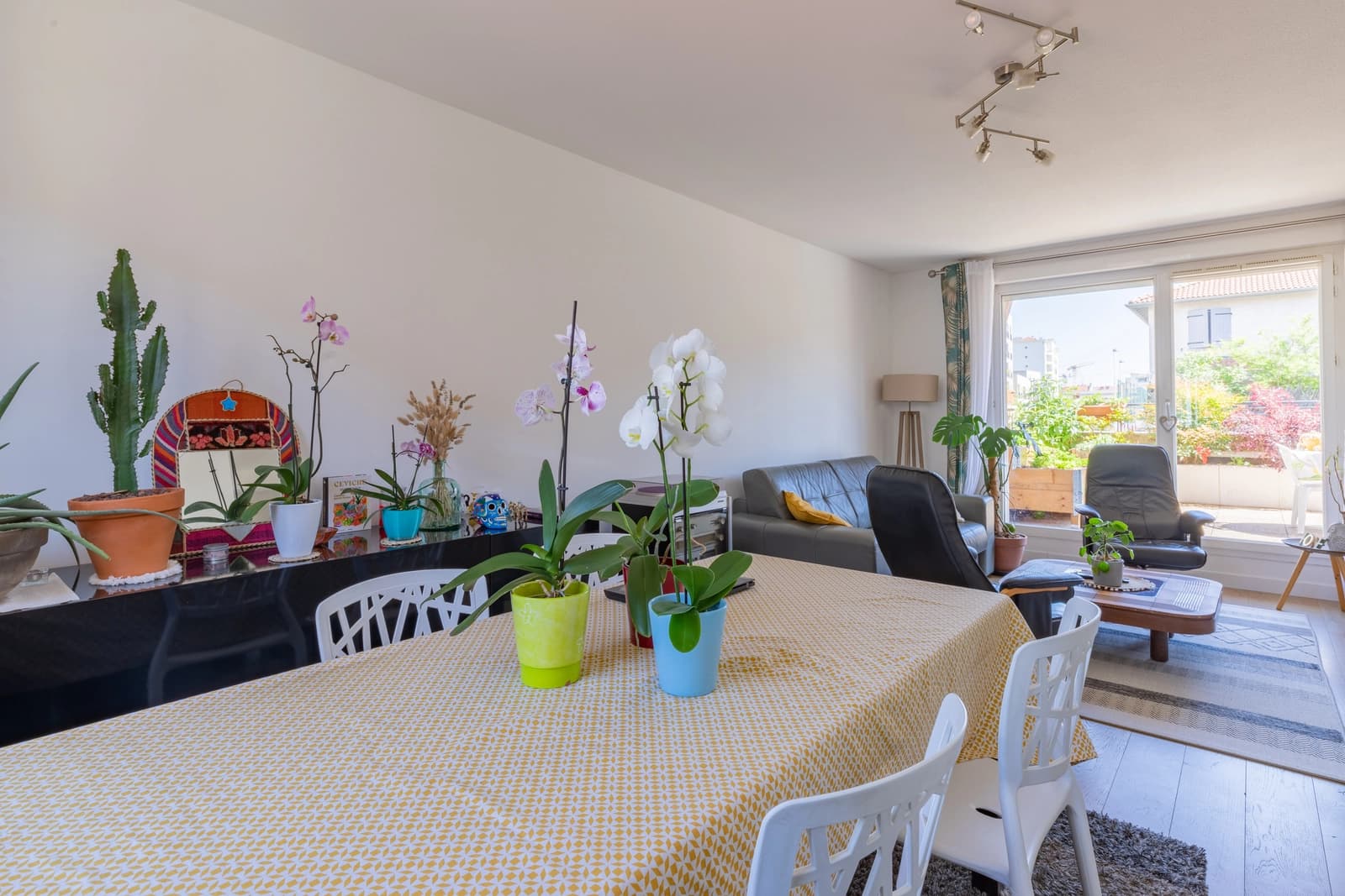Meeting room in Magnificent renovated duplex, large flowered terrace - 1